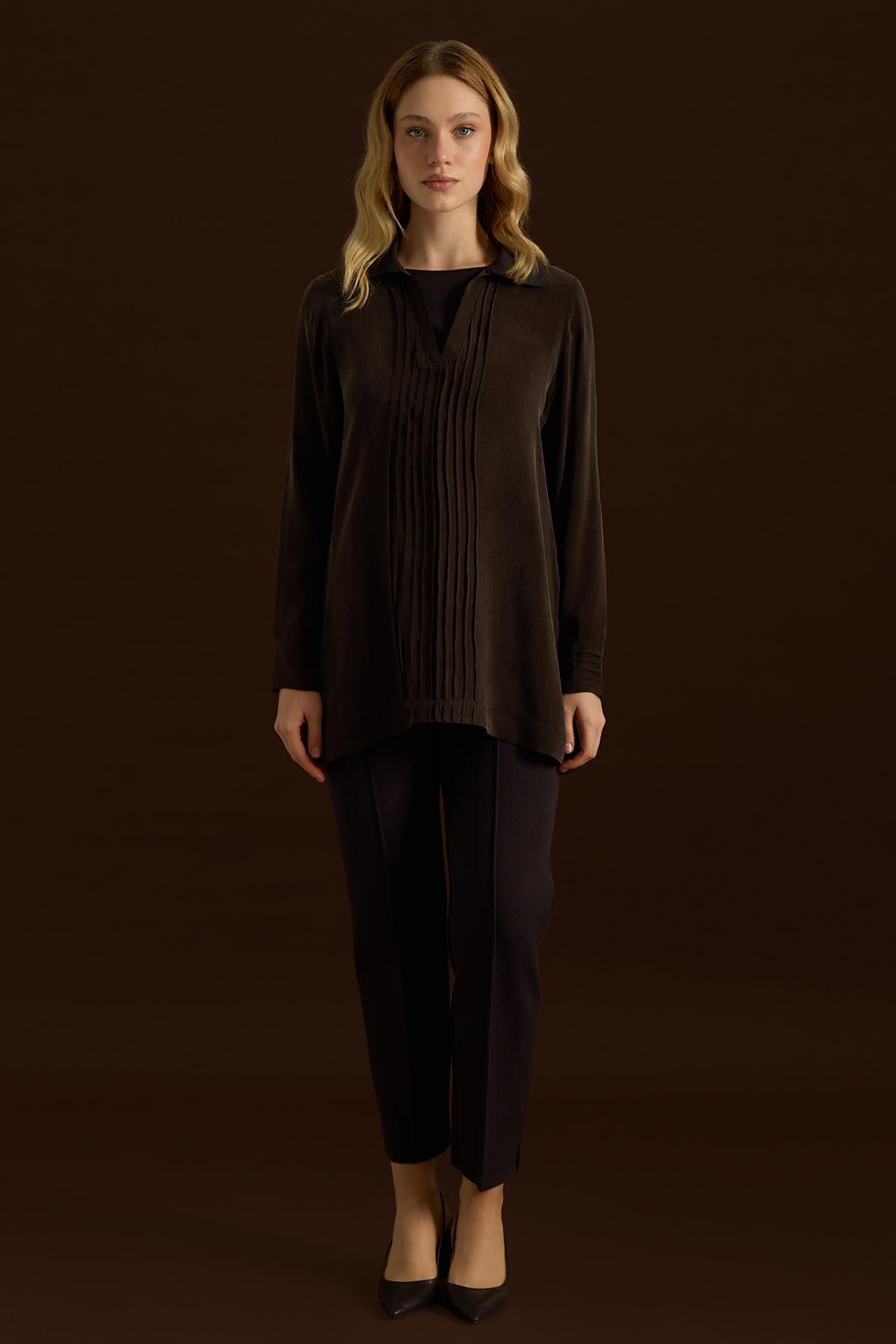 سترة من الكوبرو بياقة محبوكة 