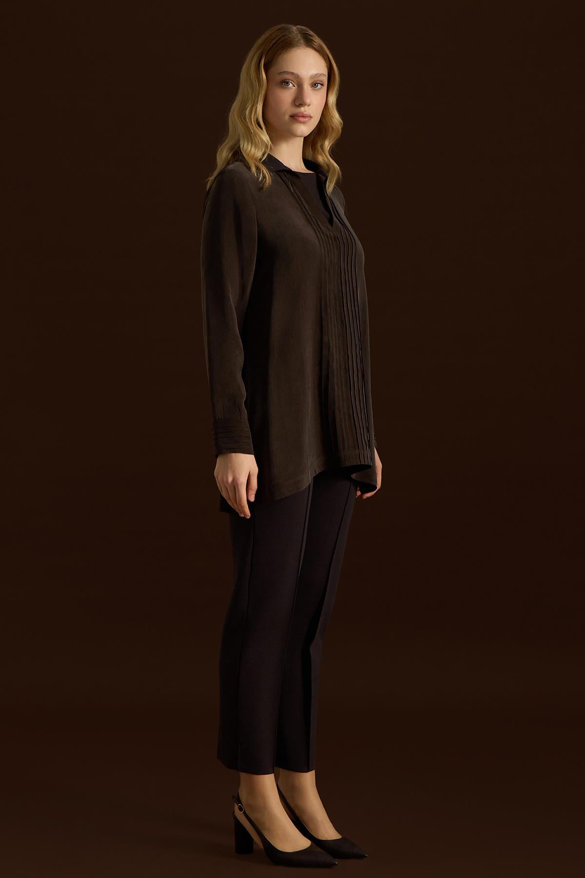 سترة من الكوبرو بياقة محبوكة 