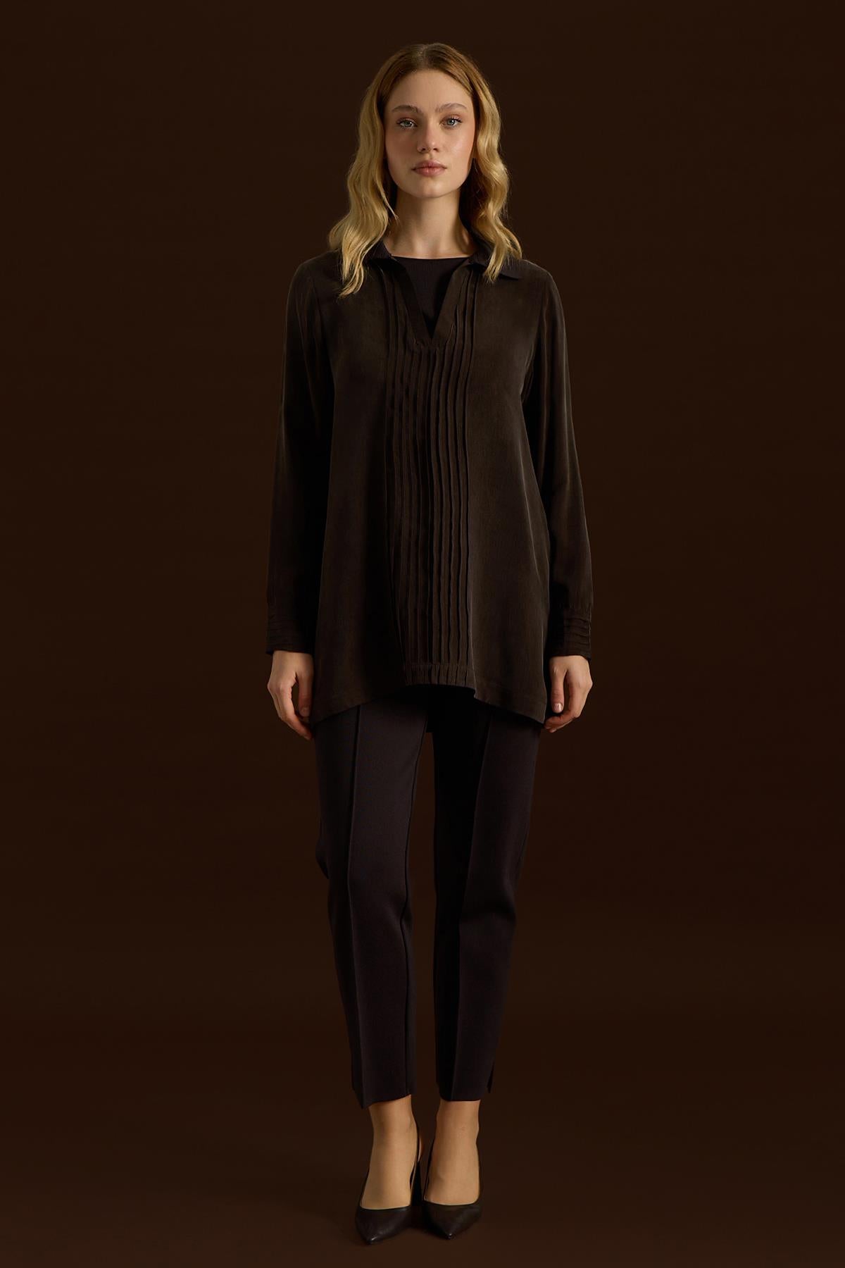 سترة من الكوبرو بياقة محبوكة 