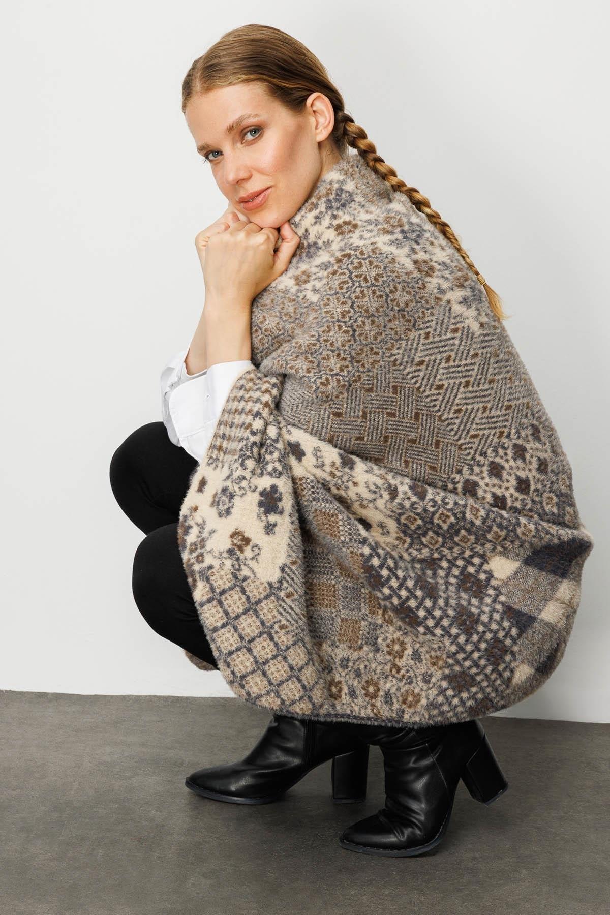 Kırk Yama Desenli Sakallı İp Büyük Şal