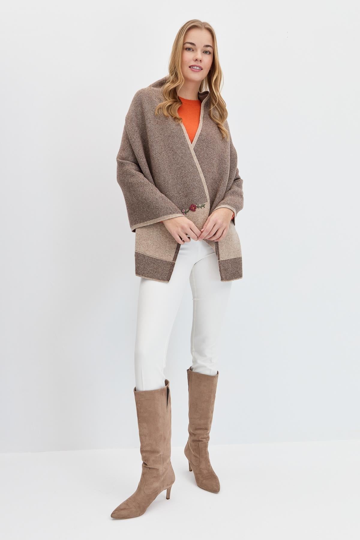 Çiçek İşlemeli Triko Şal