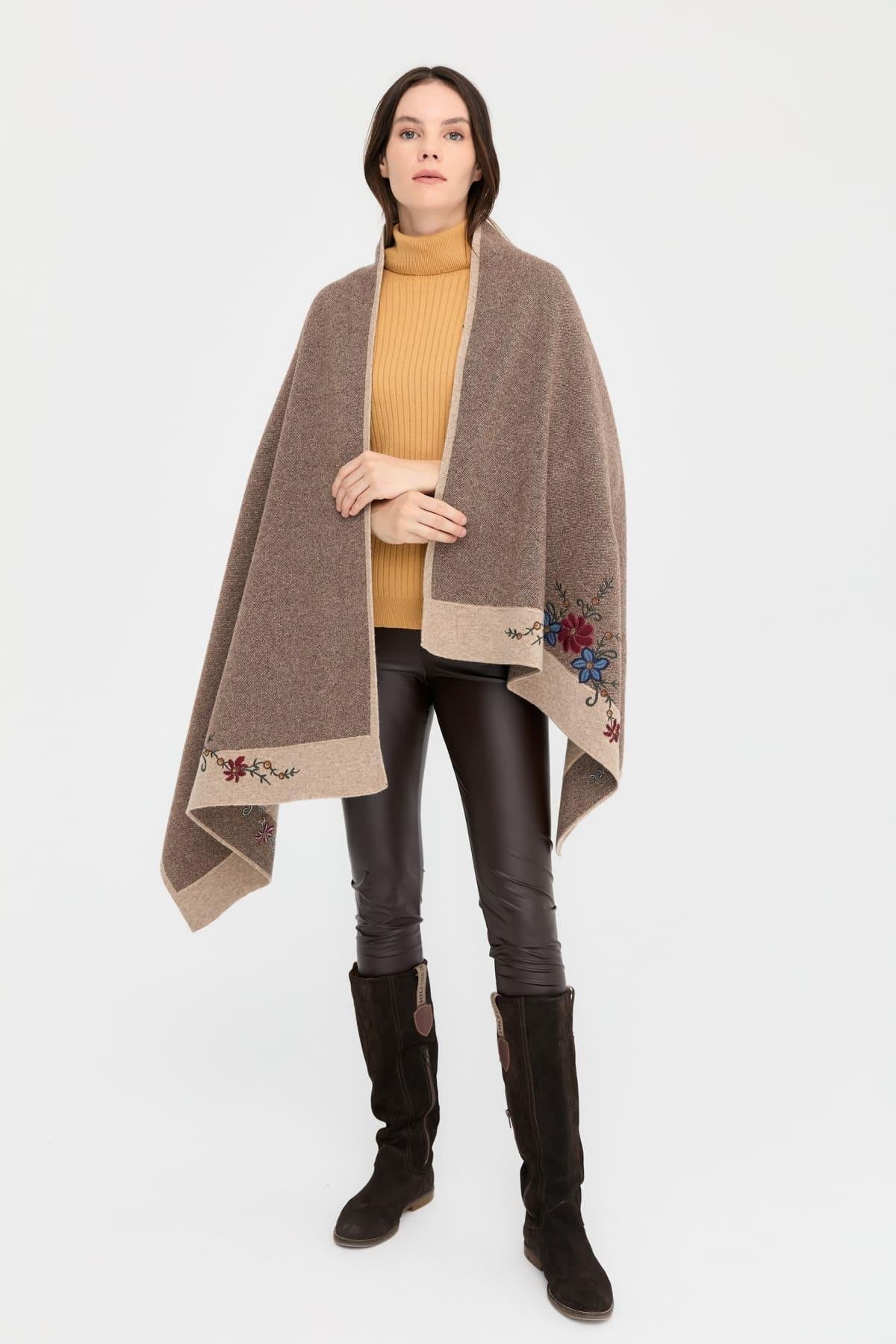 Üç Çiçekli Nakış İşlemeli Şal