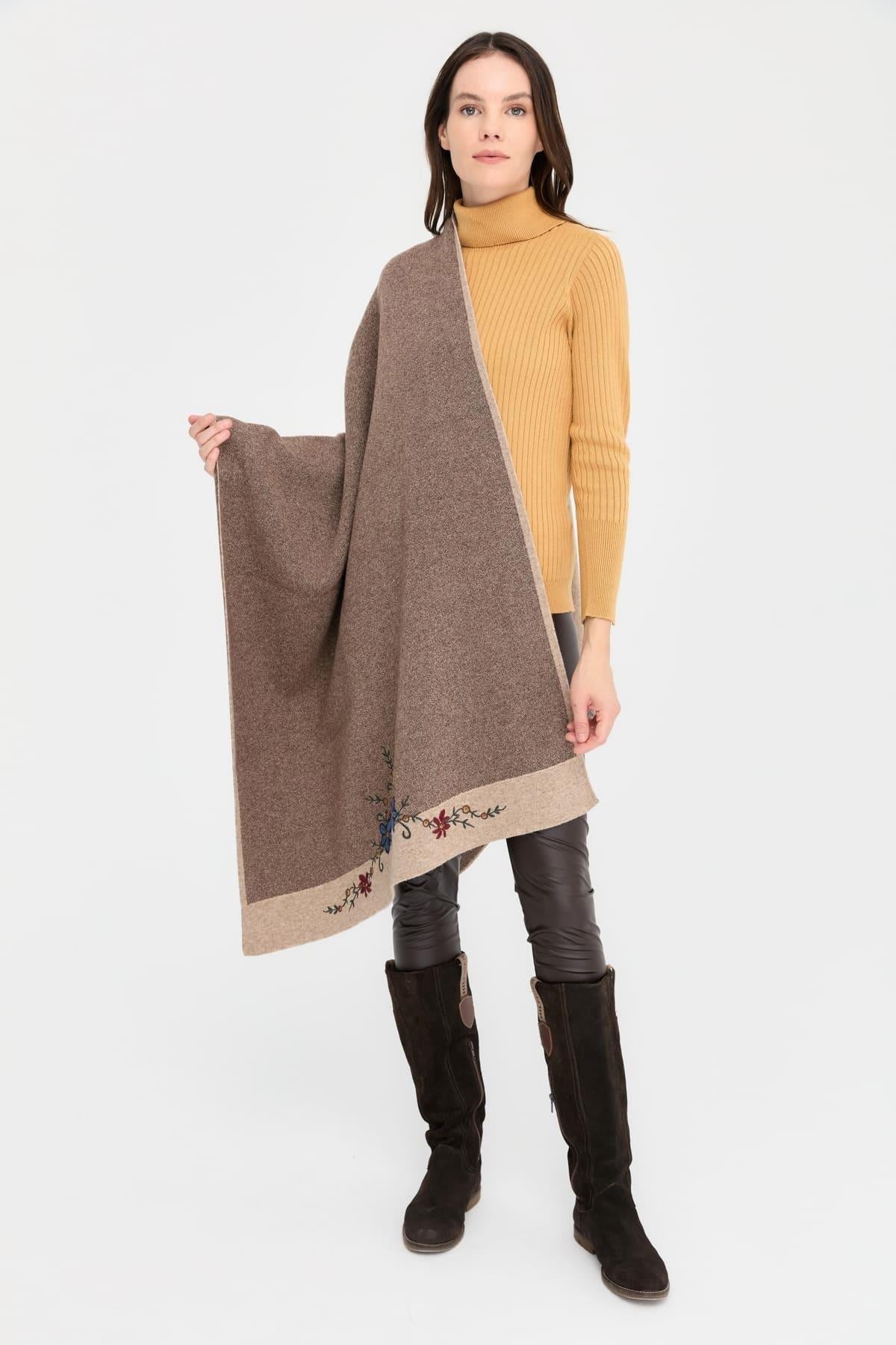 Üç Çiçekli Nakış İşlemeli Şal