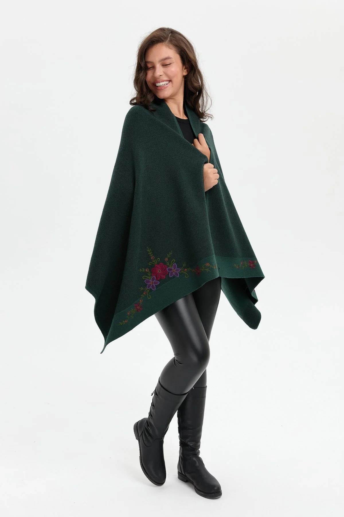 Üç Çiçekli Nakış İşlemeli Şal