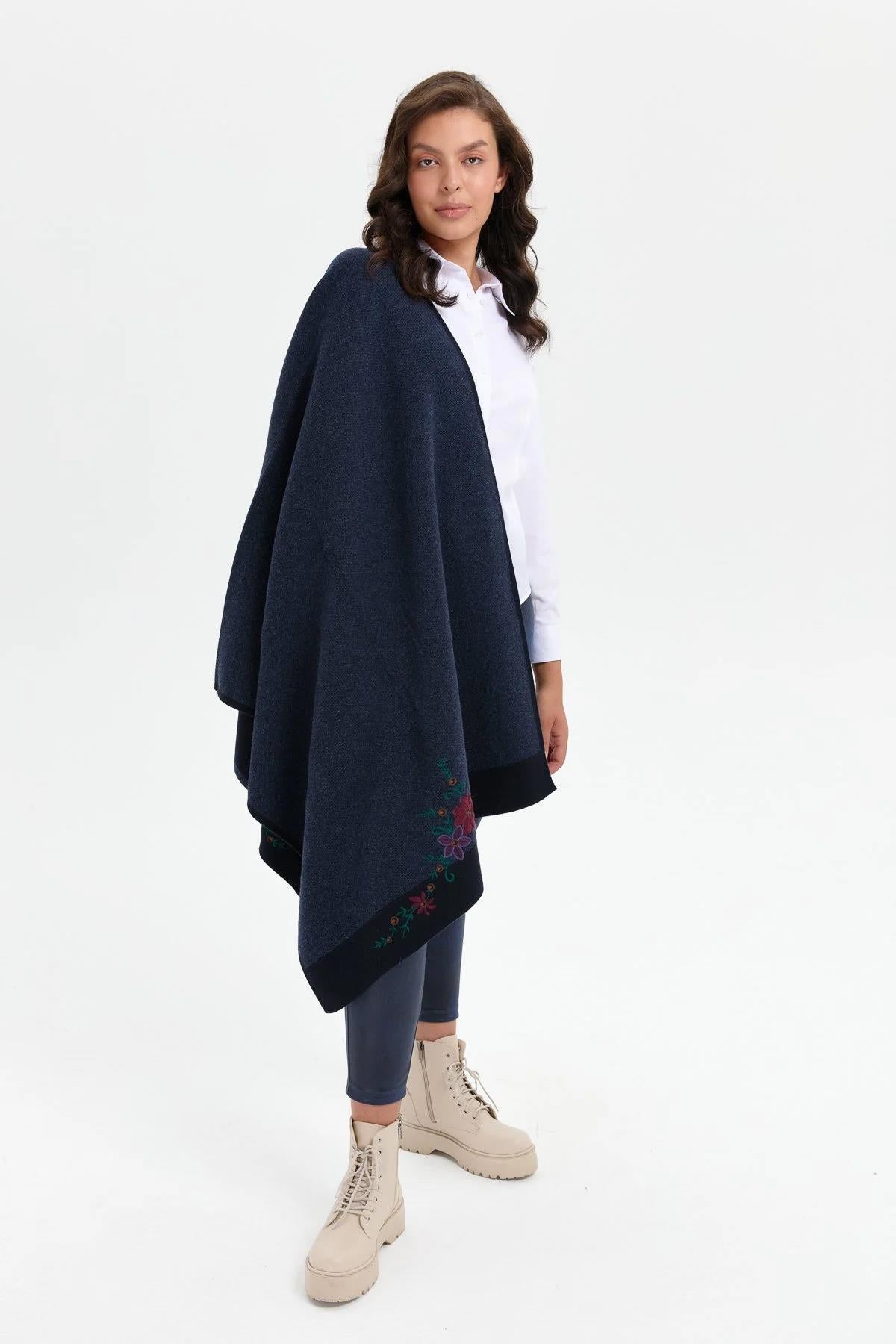 Üç Çiçekli Nakış İşlemeli Şal