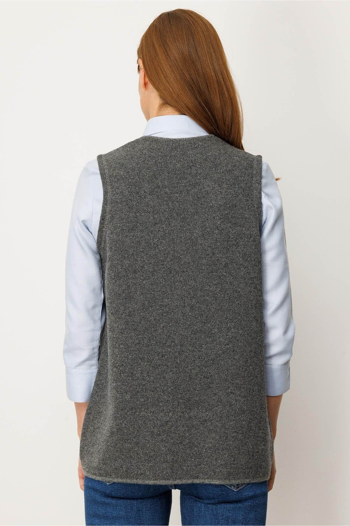 V-Neck Pocket Embroidered Zippered Vest