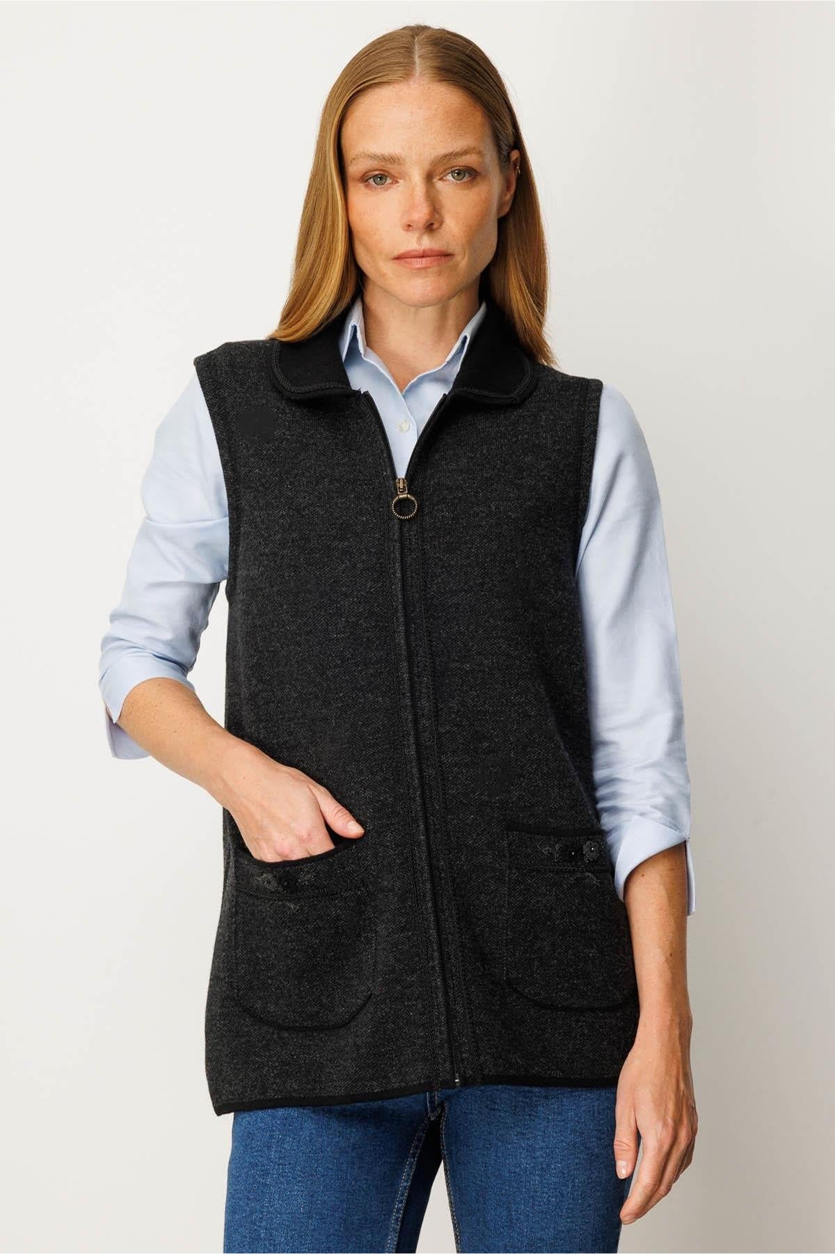 Embroidered Polo Collar Zippered Vest 
