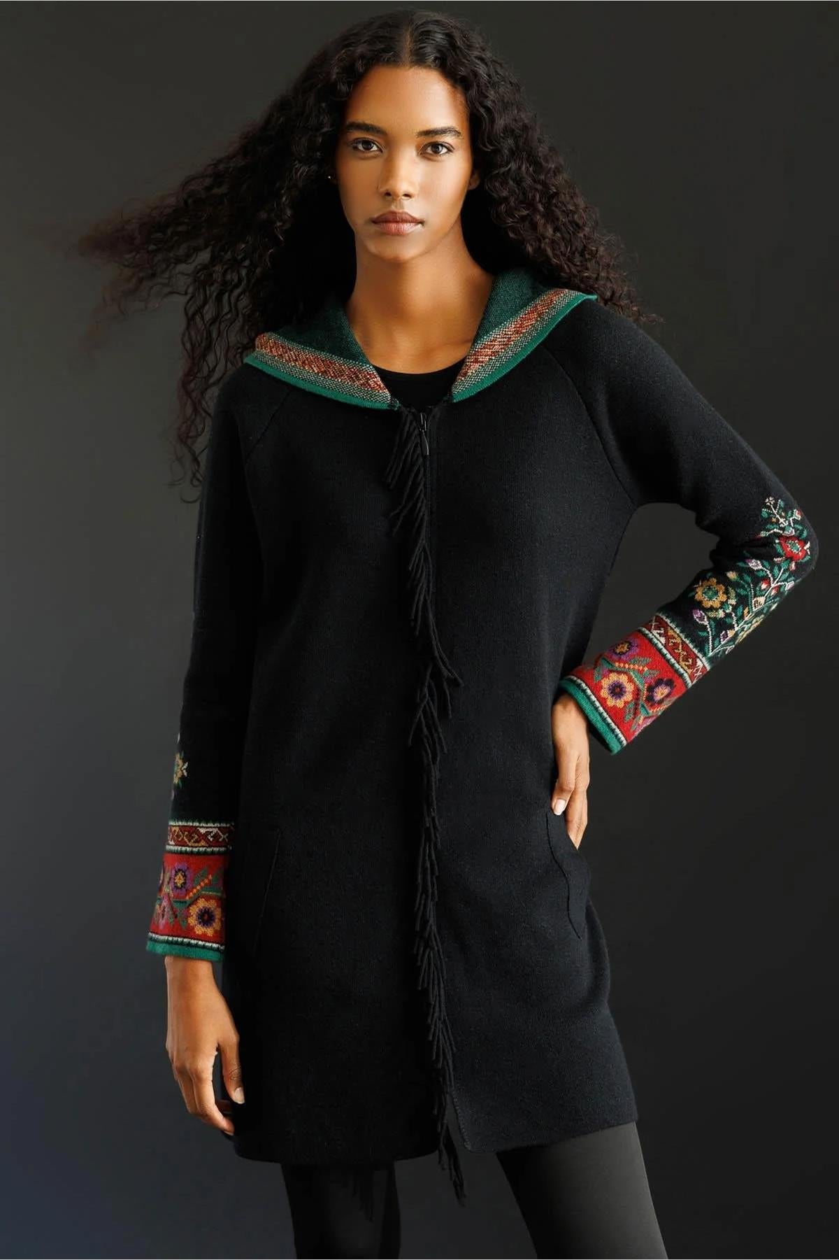 Kapüşonlu Kilim Jakarlı Püsküllü Hırka