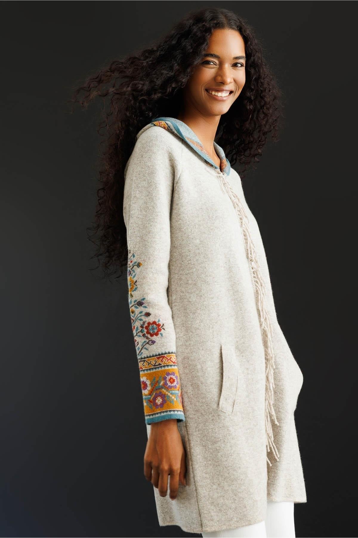 Kapüşonlu Kilim Jakarlı Püsküllü Hırka