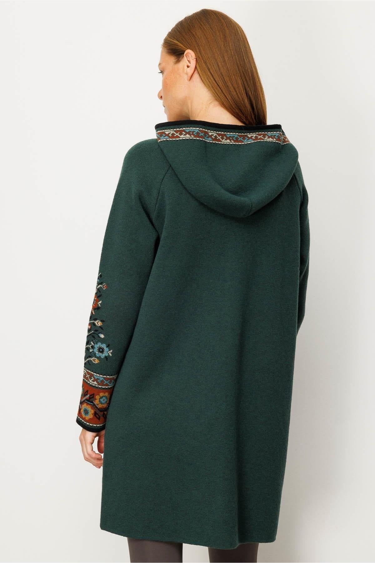 Kapüşonlu Kilim Jakarlı Püsküllü Hırka