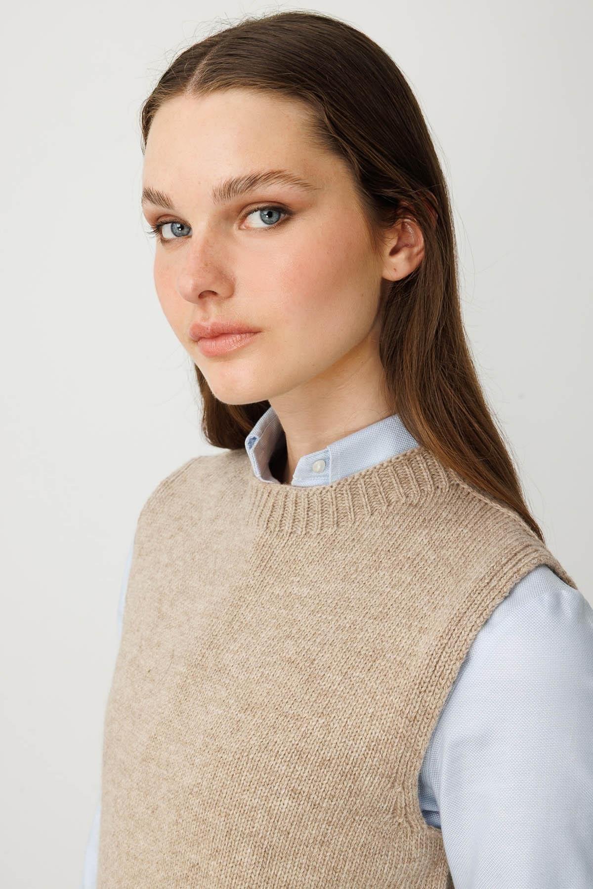 Crew Neck Floral Embroidered Sweater with Pocket 