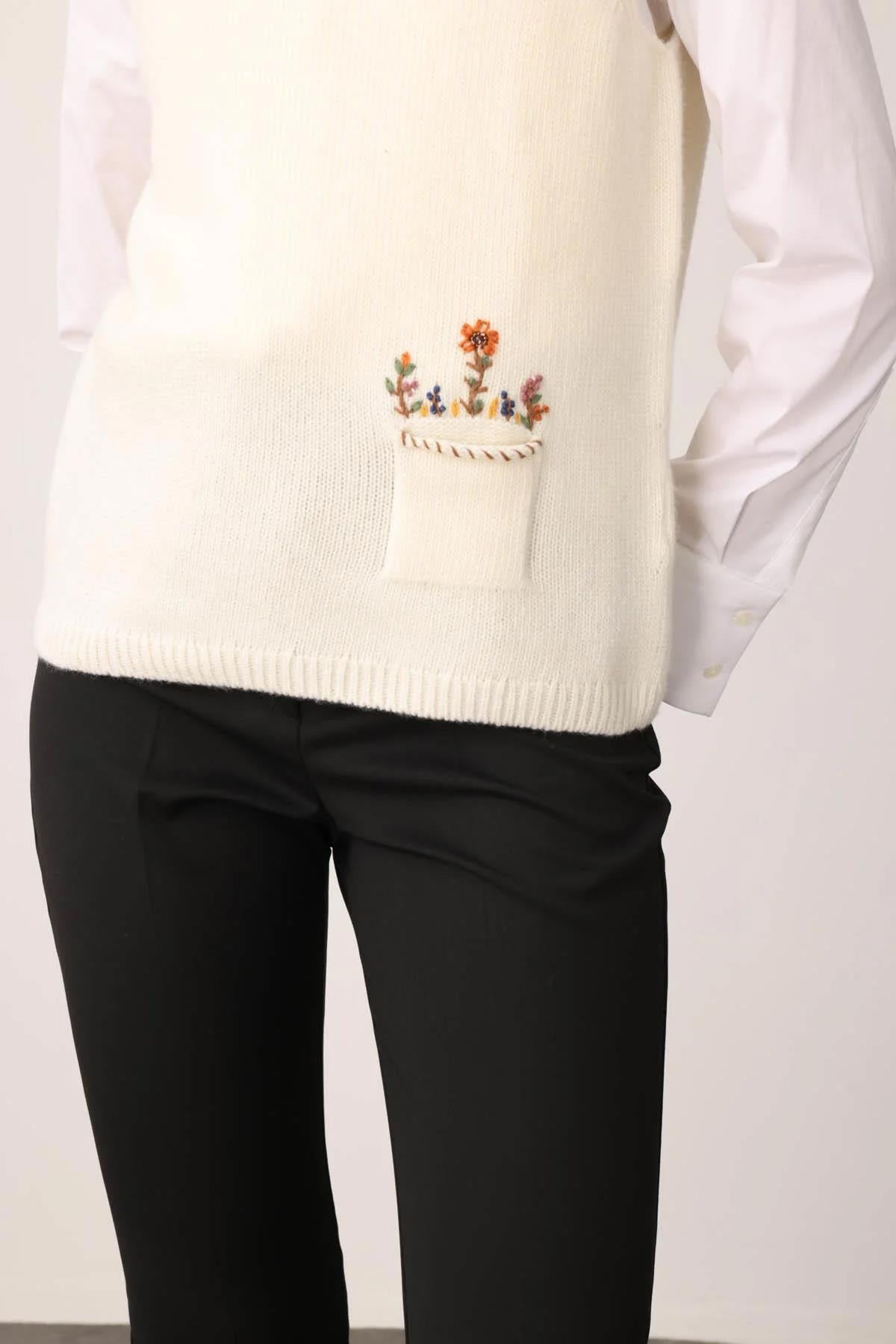 Crew Neck Floral Embroidered Sweater with Pocket 
