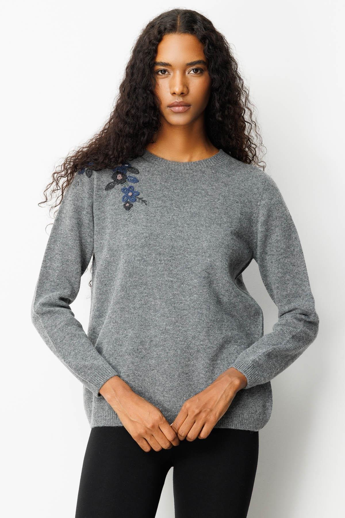 Crew Neck Embroidered Shoulder Sweater 