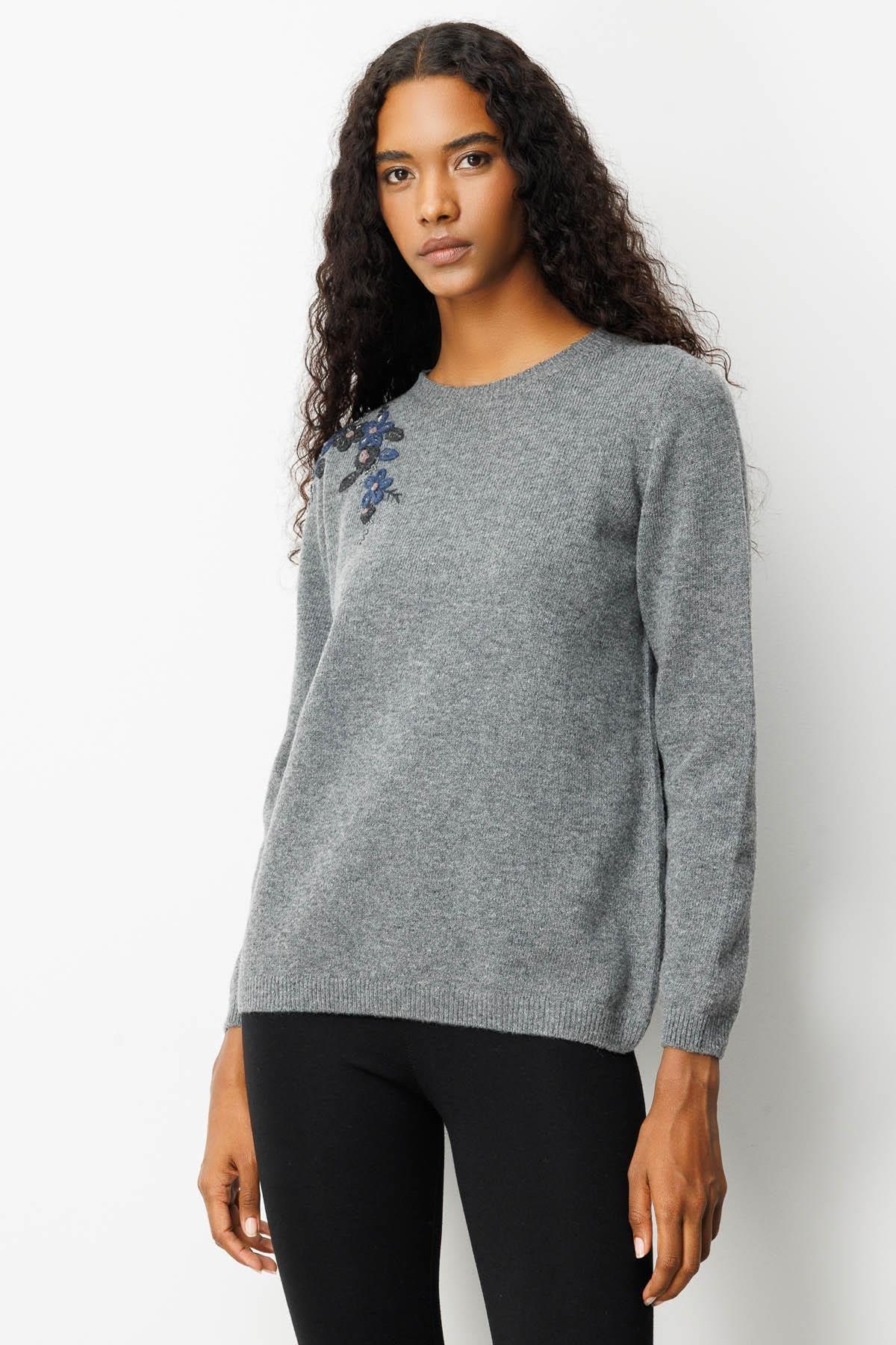 Crew Neck Embroidered Shoulder Sweater 