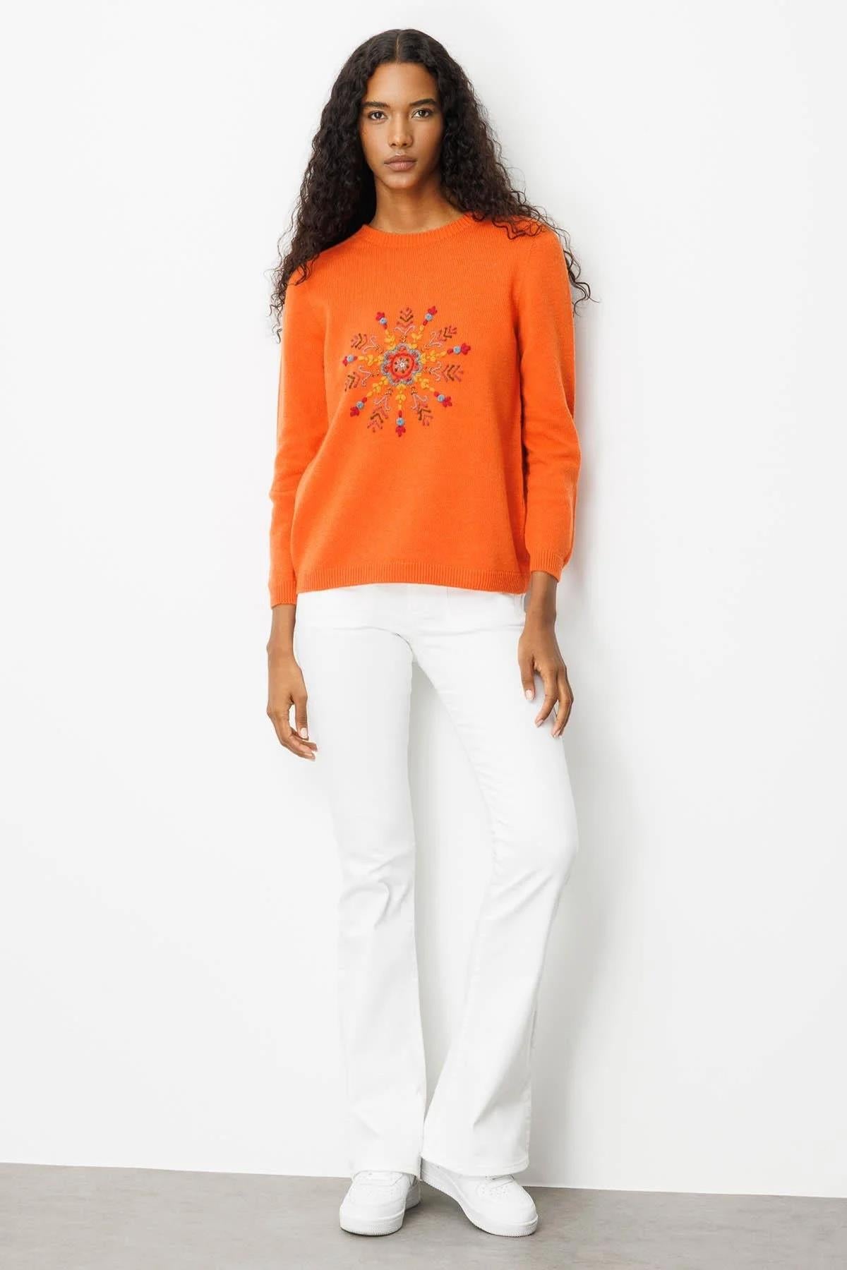 Zero Collar Snowflake Embroidered Sweater 
