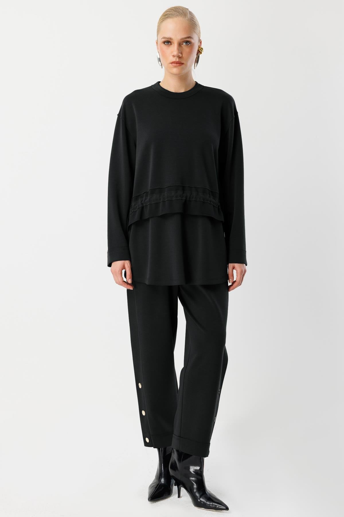 طقم بنطال وتونيك مع إكسسوارات بأزرار