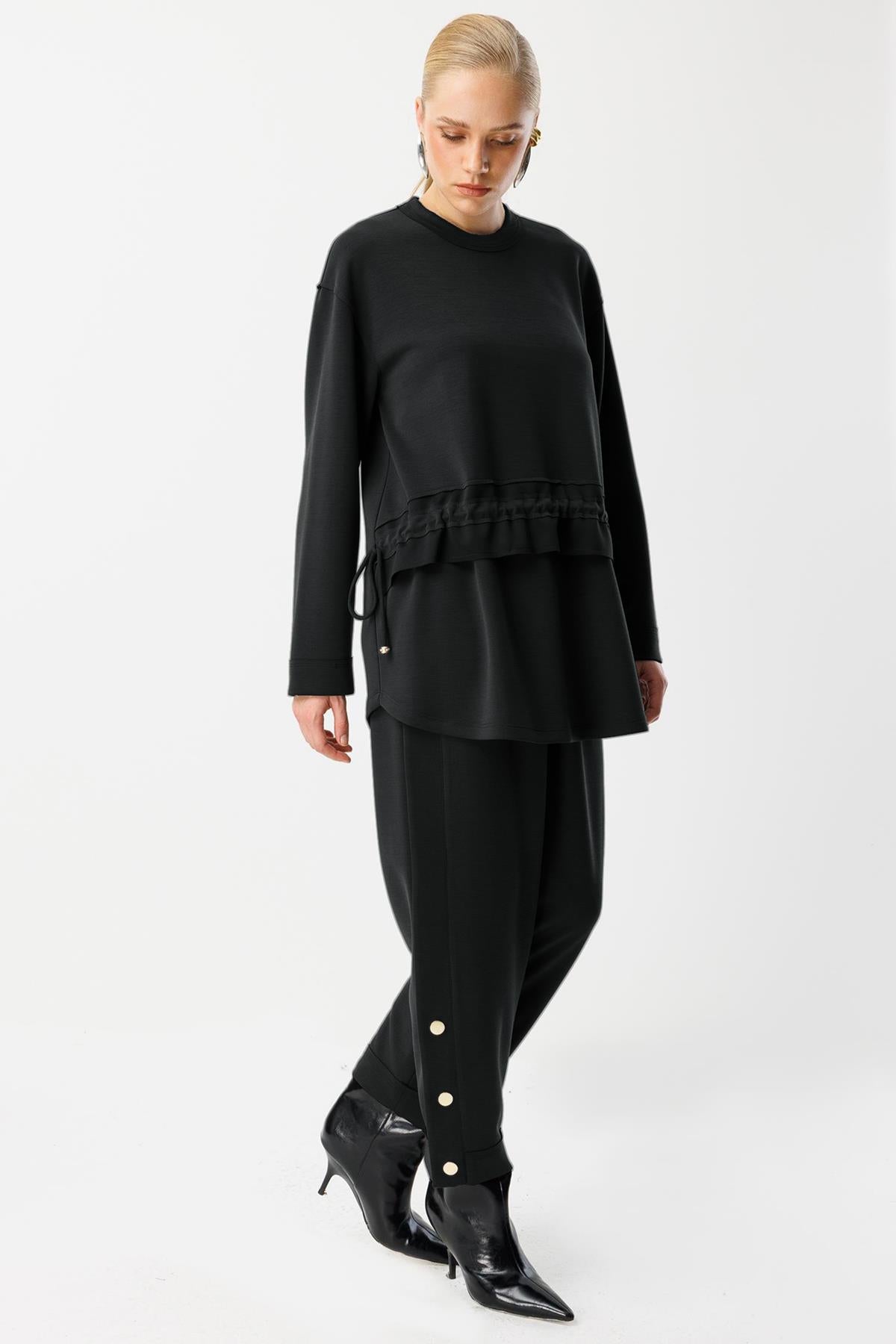 طقم بنطال وتونيك مع إكسسوارات بأزرار