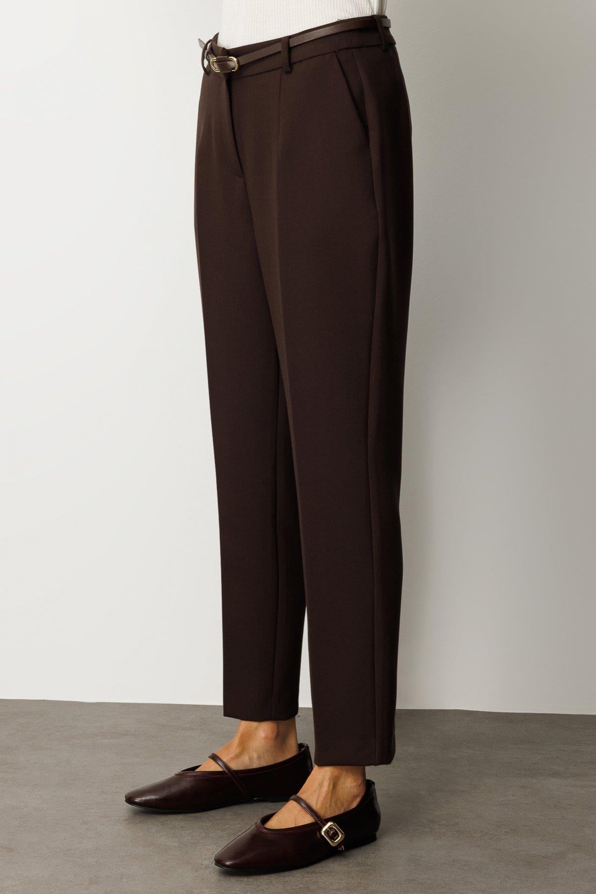 Beli Kemerli Dar Paça Pantolon