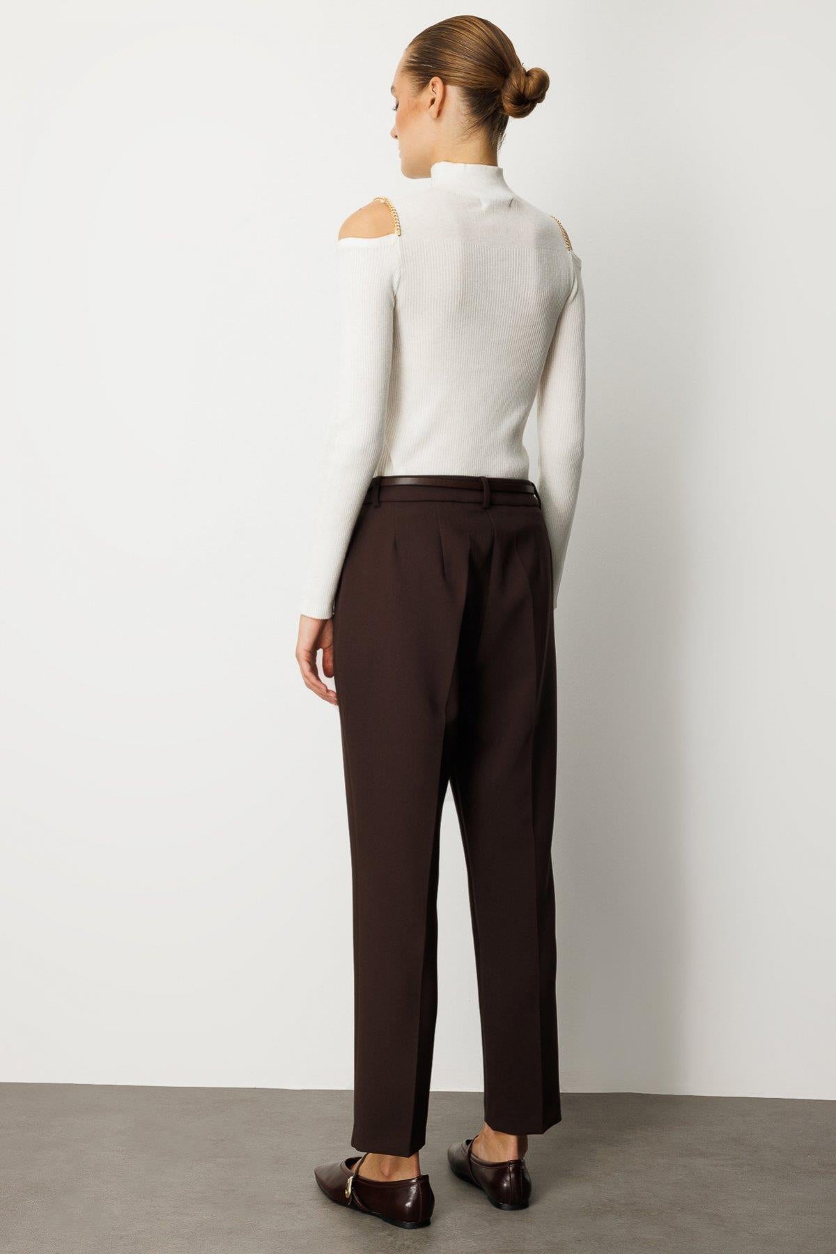 Beli Kemerli Dar Paça Pantolon