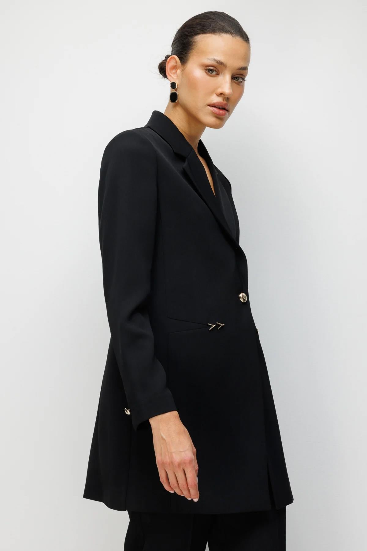 Metal Aksesuarlı Tek Düğme Uzun Ceket