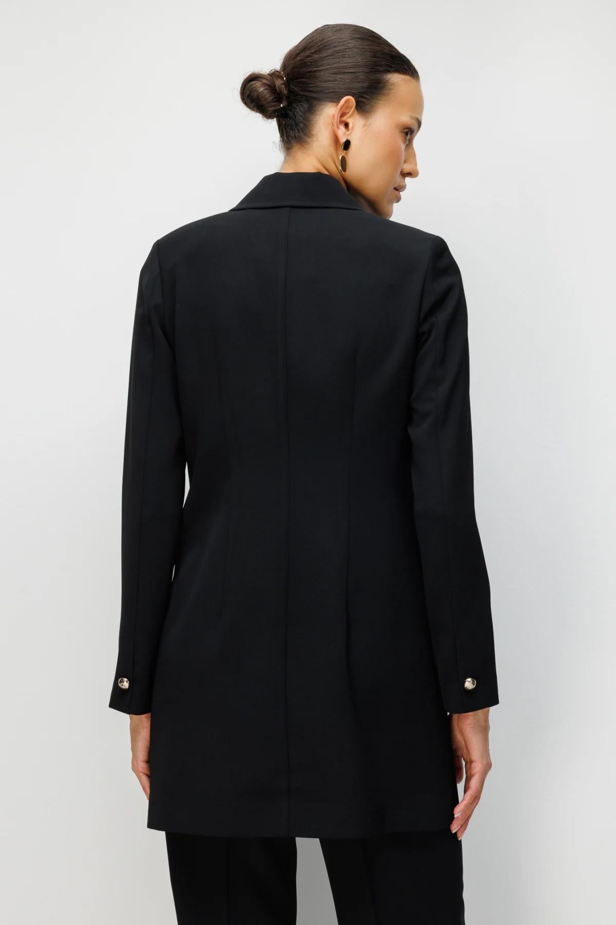 Metal Aksesuarlı Tek Düğme Uzun Ceket