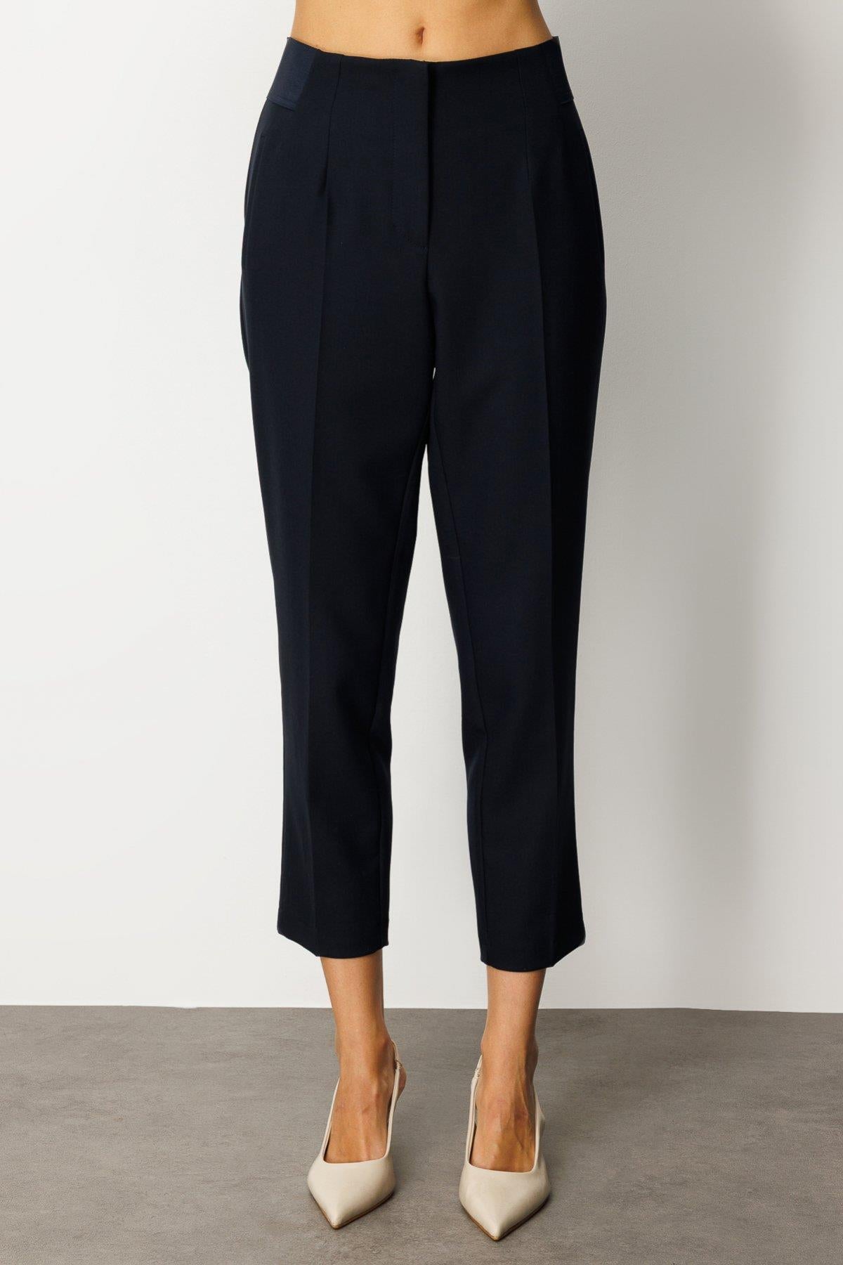 Beli Kalın Lastikli Dar Paça Pantolon