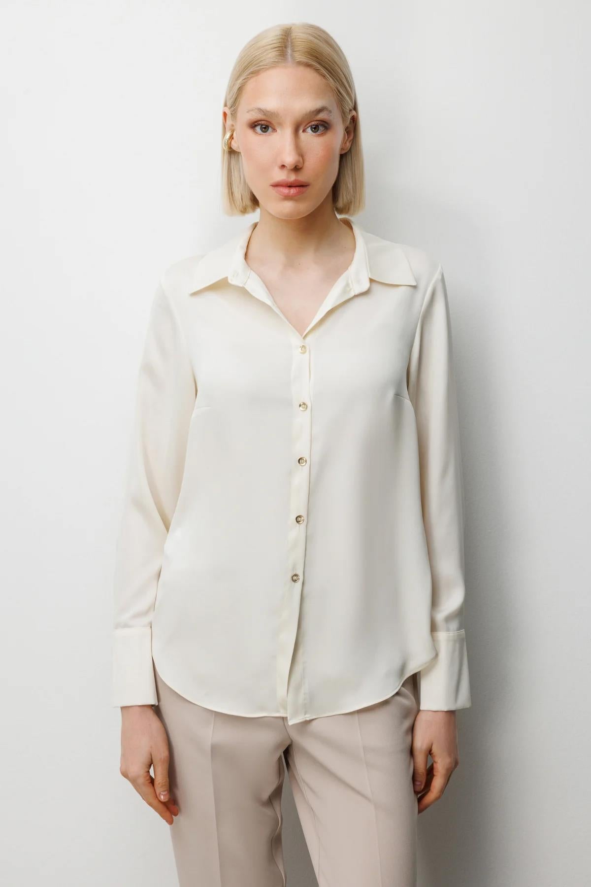 Önden Düğmeli Saten Gömlek