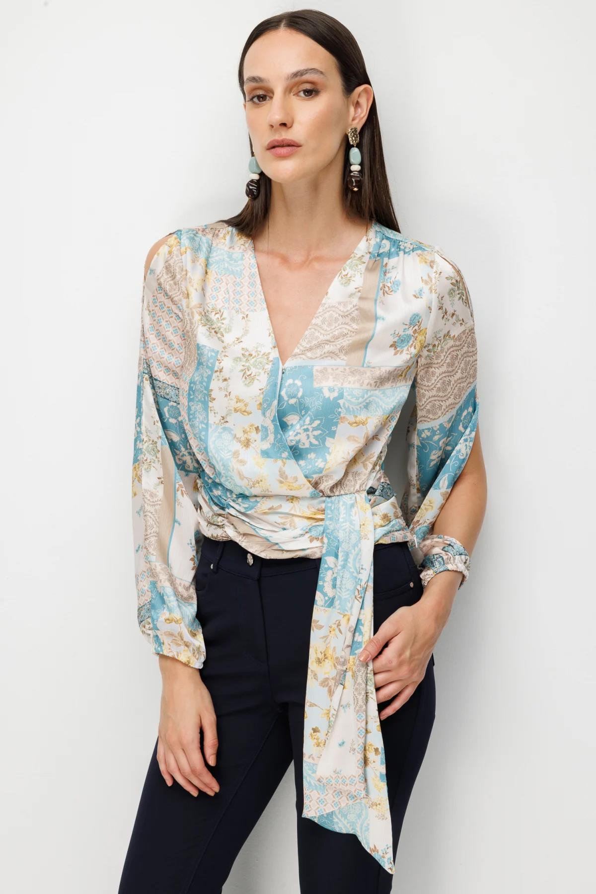 Beli Bağlama Detaylı Desenli Crop Bluz