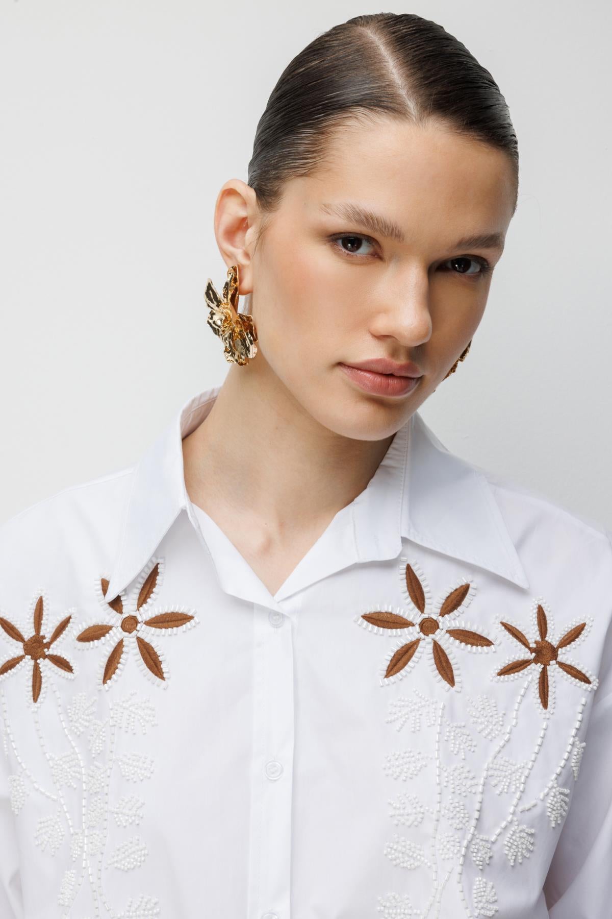 Boncuklu Çiçek İşlemeli Gömlek