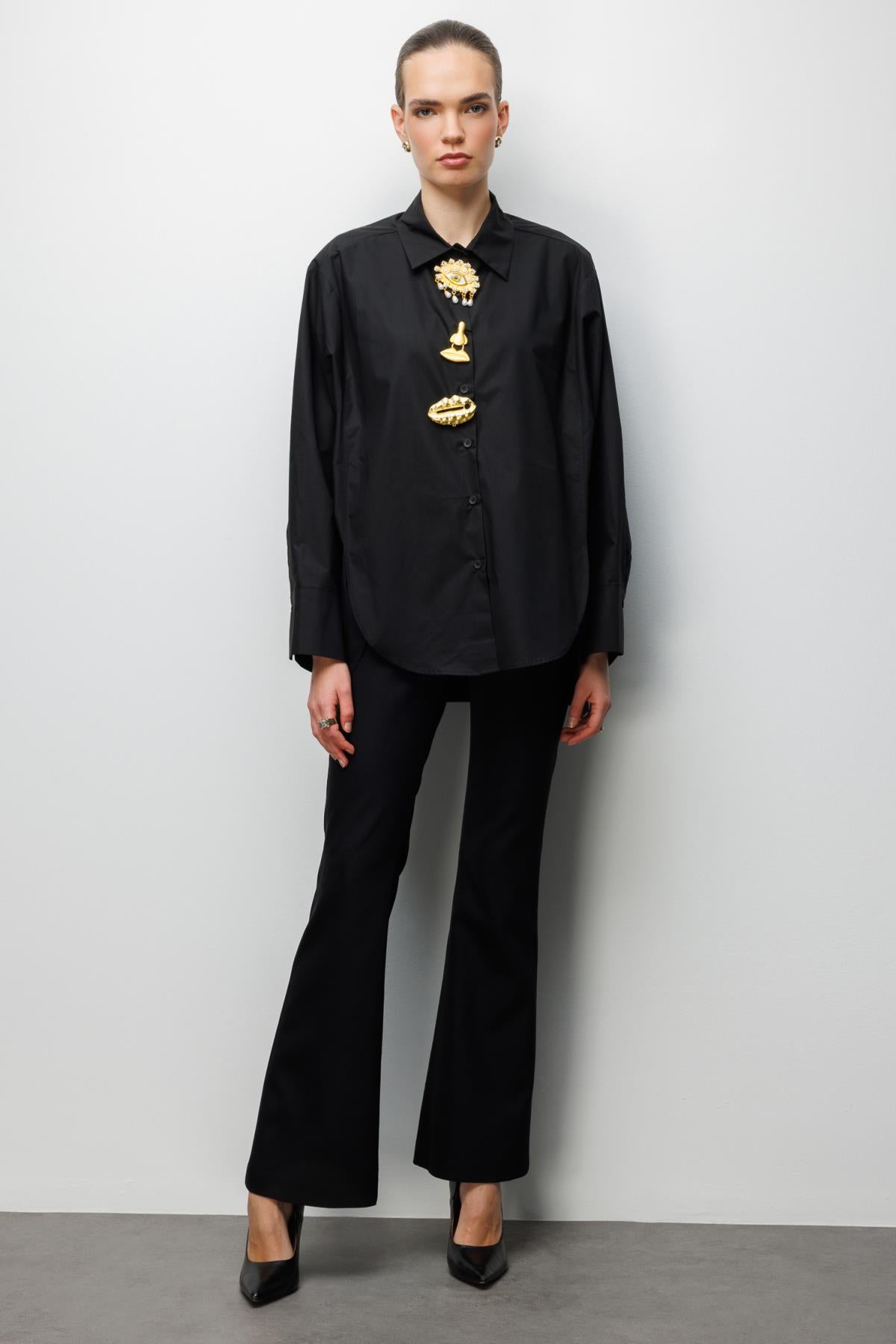 Metal Broşlu Oversize Gömlek