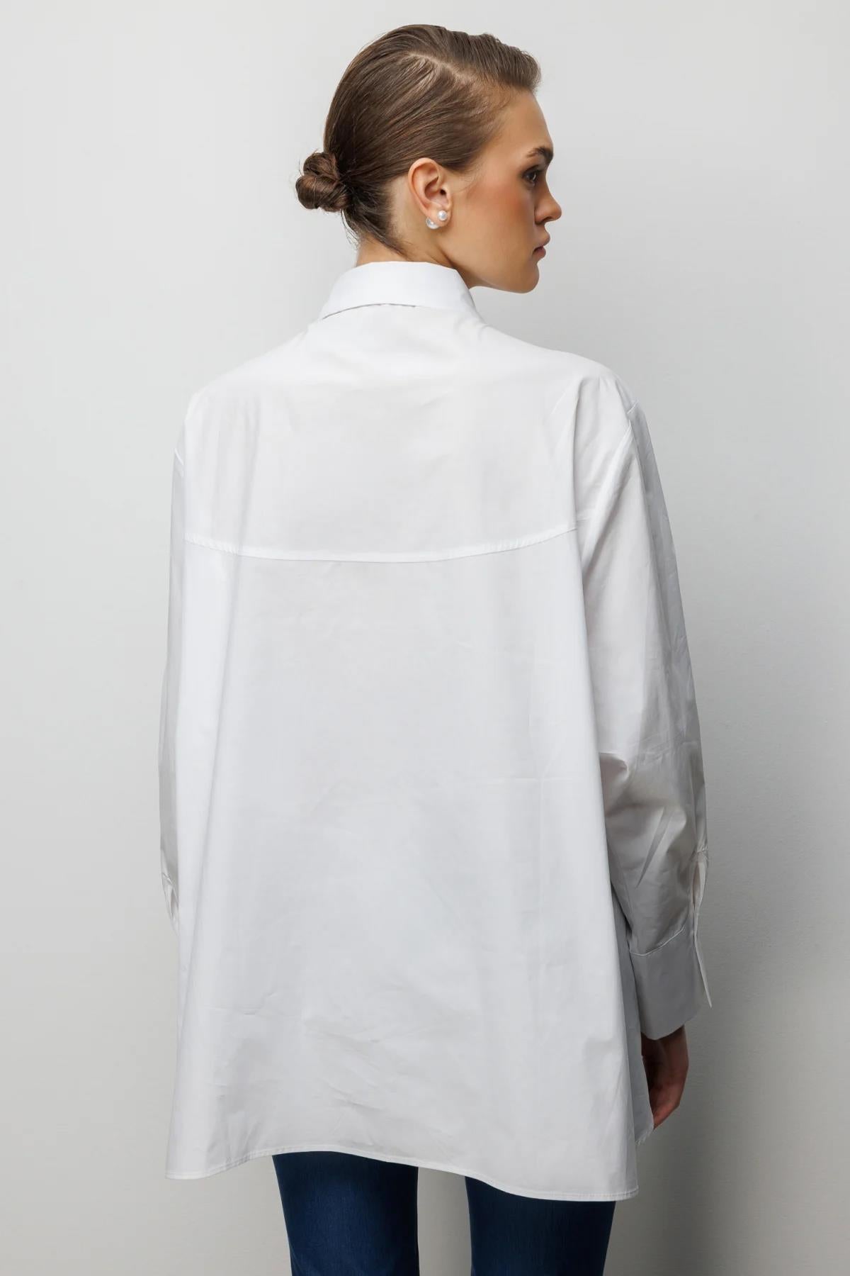 Metal Broşlu Oversize Gömlek