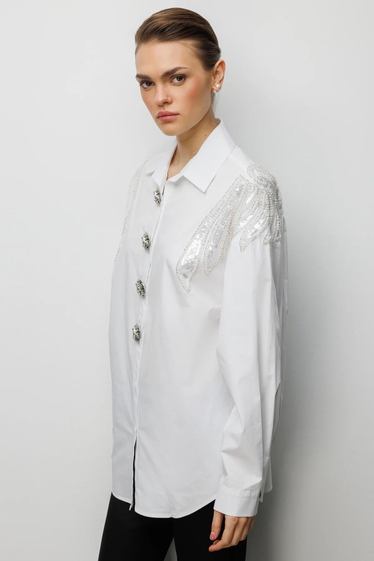 Boncuk İşlemeli Süs Metal Düğmeli Gömlek