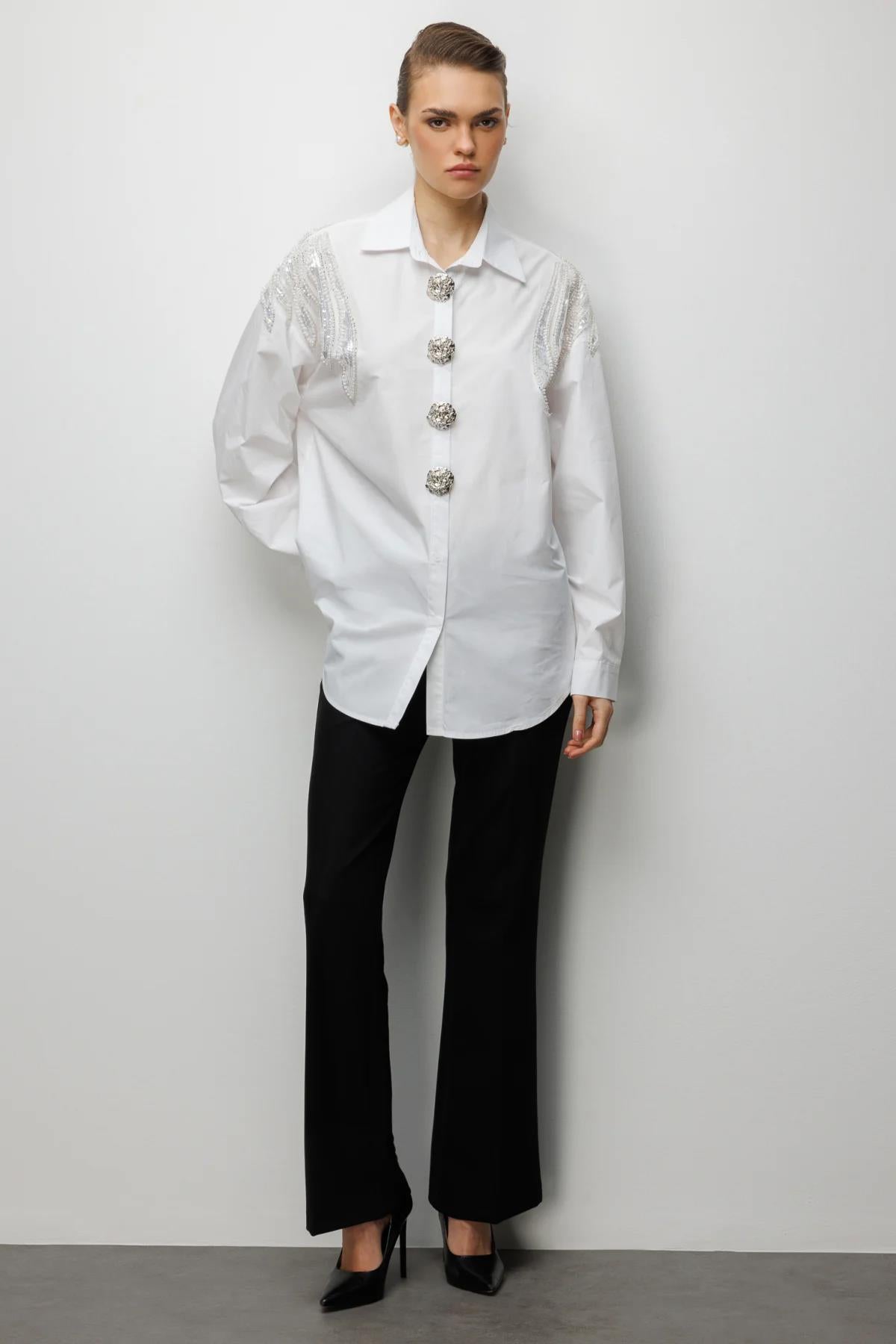 Boncuk İşlemeli Süs Metal Düğmeli Gömlek