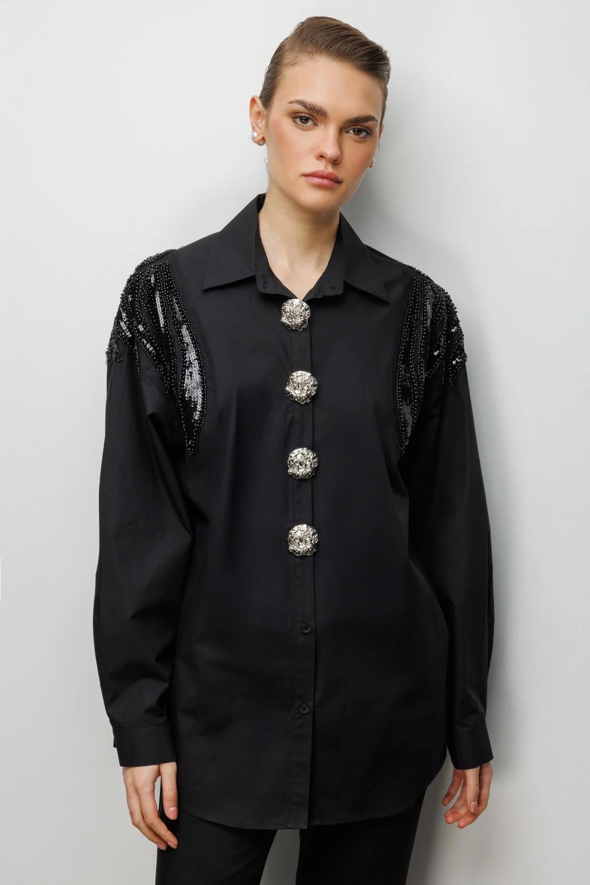 Boncuk İşlemeli Süs Metal Düğmeli Gömlek