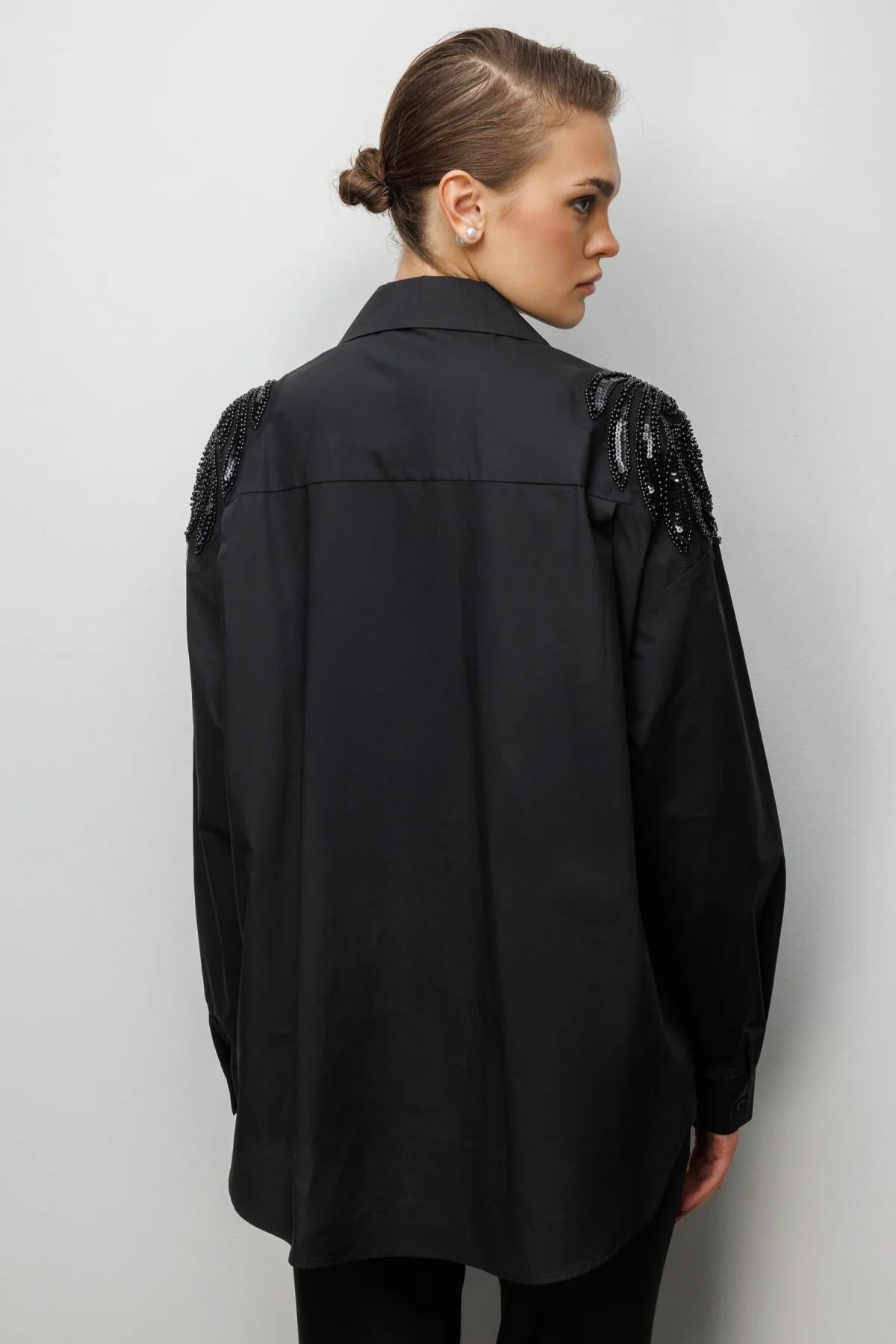 Boncuk İşlemeli Süs Metal Düğmeli Gömlek