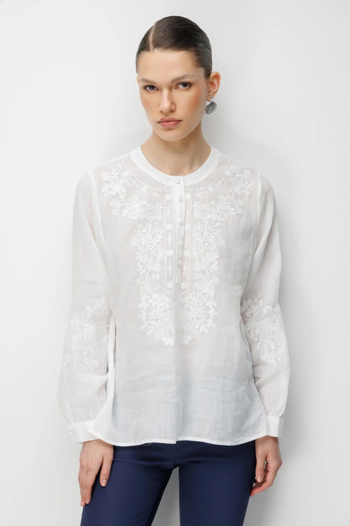 İşleme Detaylı Uzun Kollu Keten Bluz