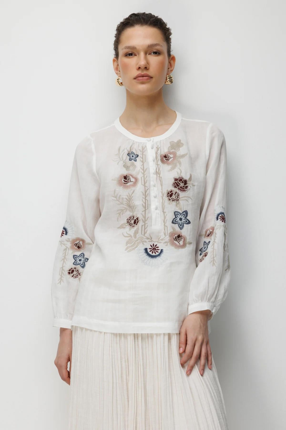 Çiçek İşlemeli Keten Bluz