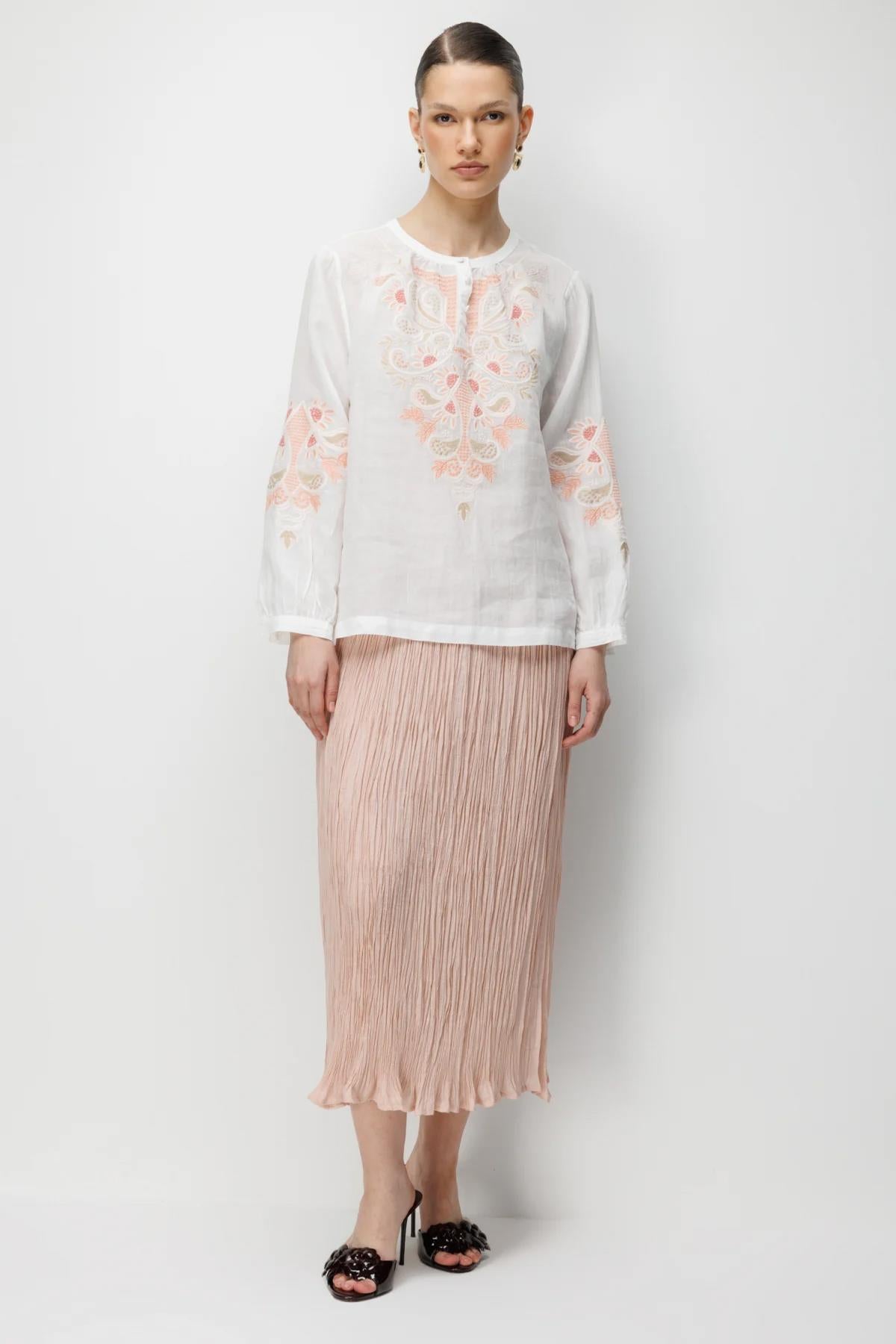 İşlemeli Sıfır Yaka Keten Bluz