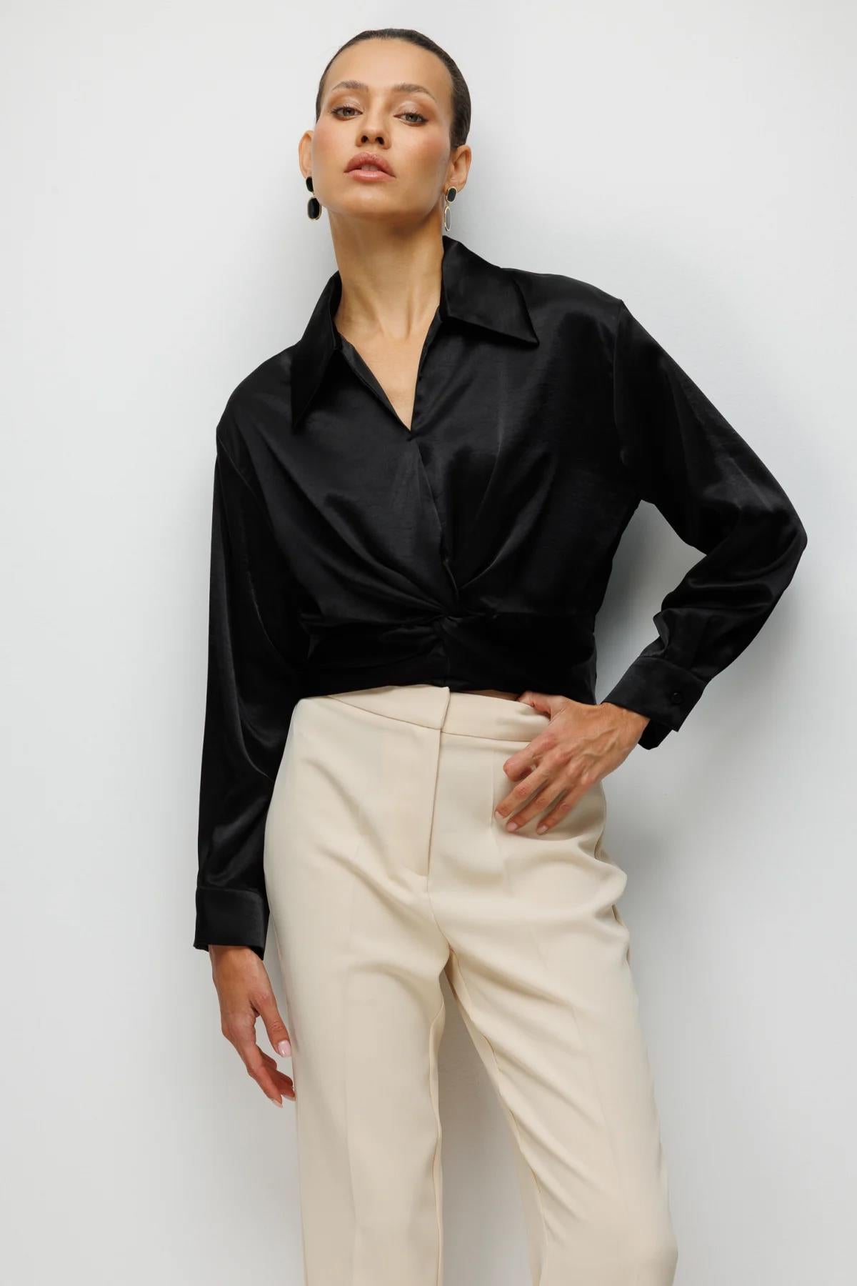 Büzgü Detaylı Saten Bluz