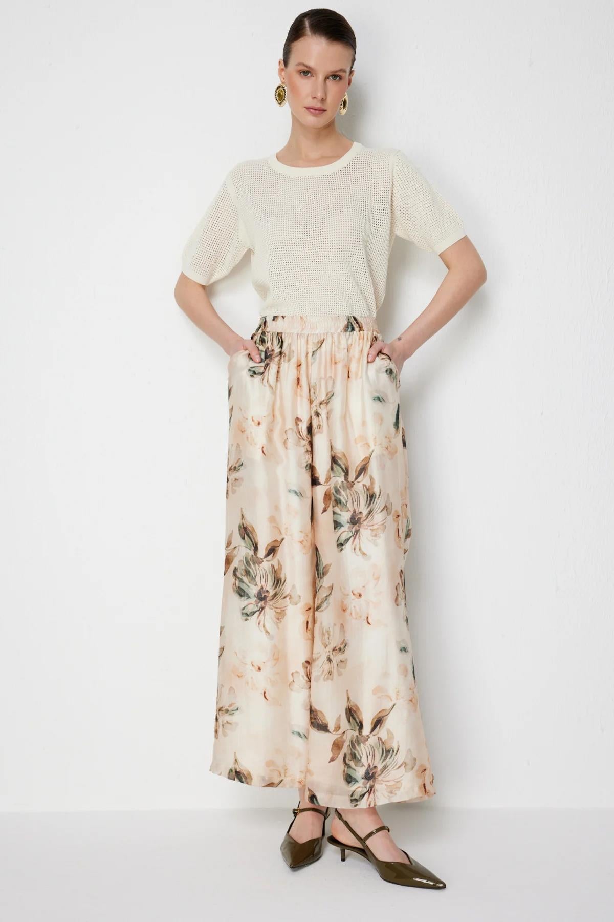 Çiçek Desenli Bol Paça Pantolon