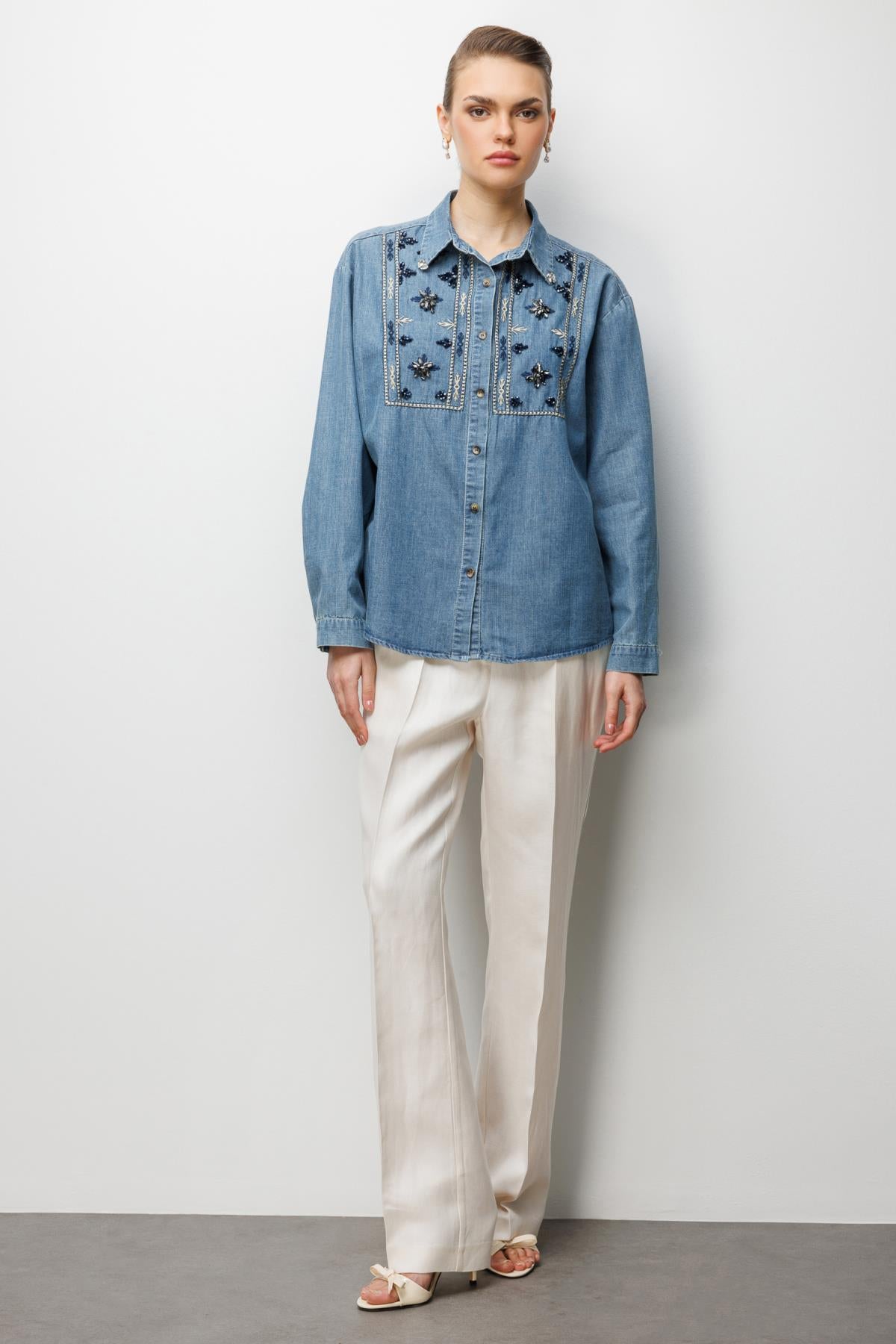 Taşlı Desen İşlemeli Pamuklu Gömlek