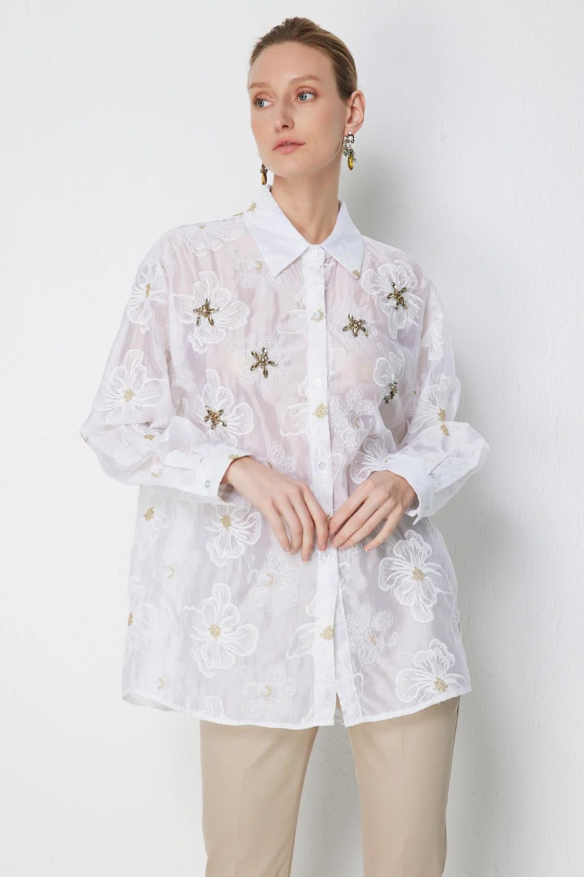Çiçek Nakış Detaylı Gömlek