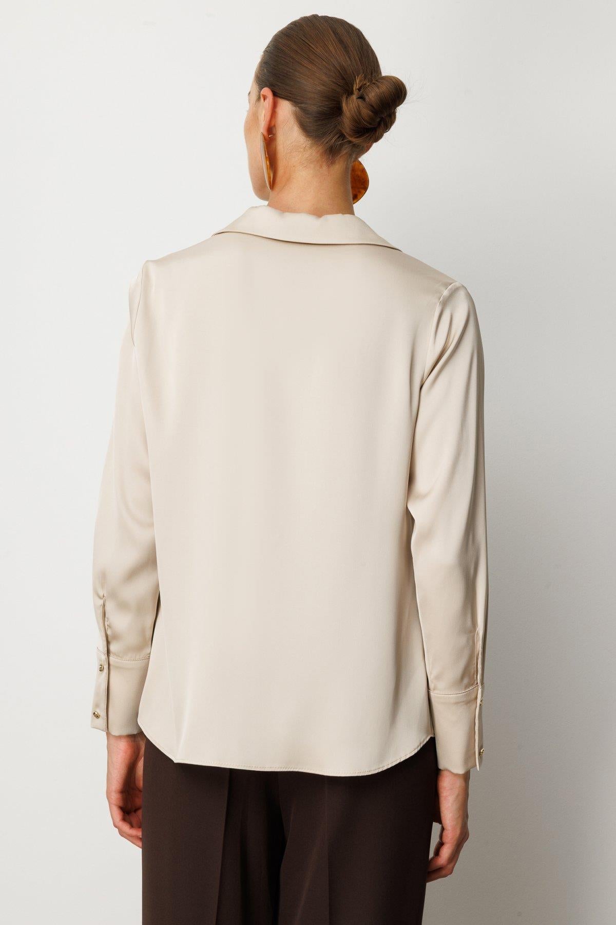 Önü Düğmeli Saten Gömlek