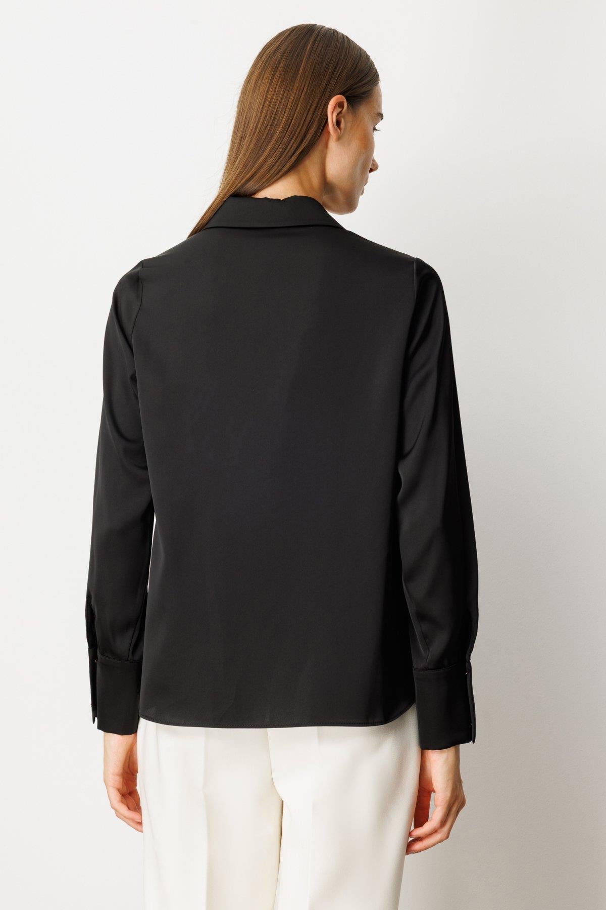 Önü Düğmeli Saten Gömlek