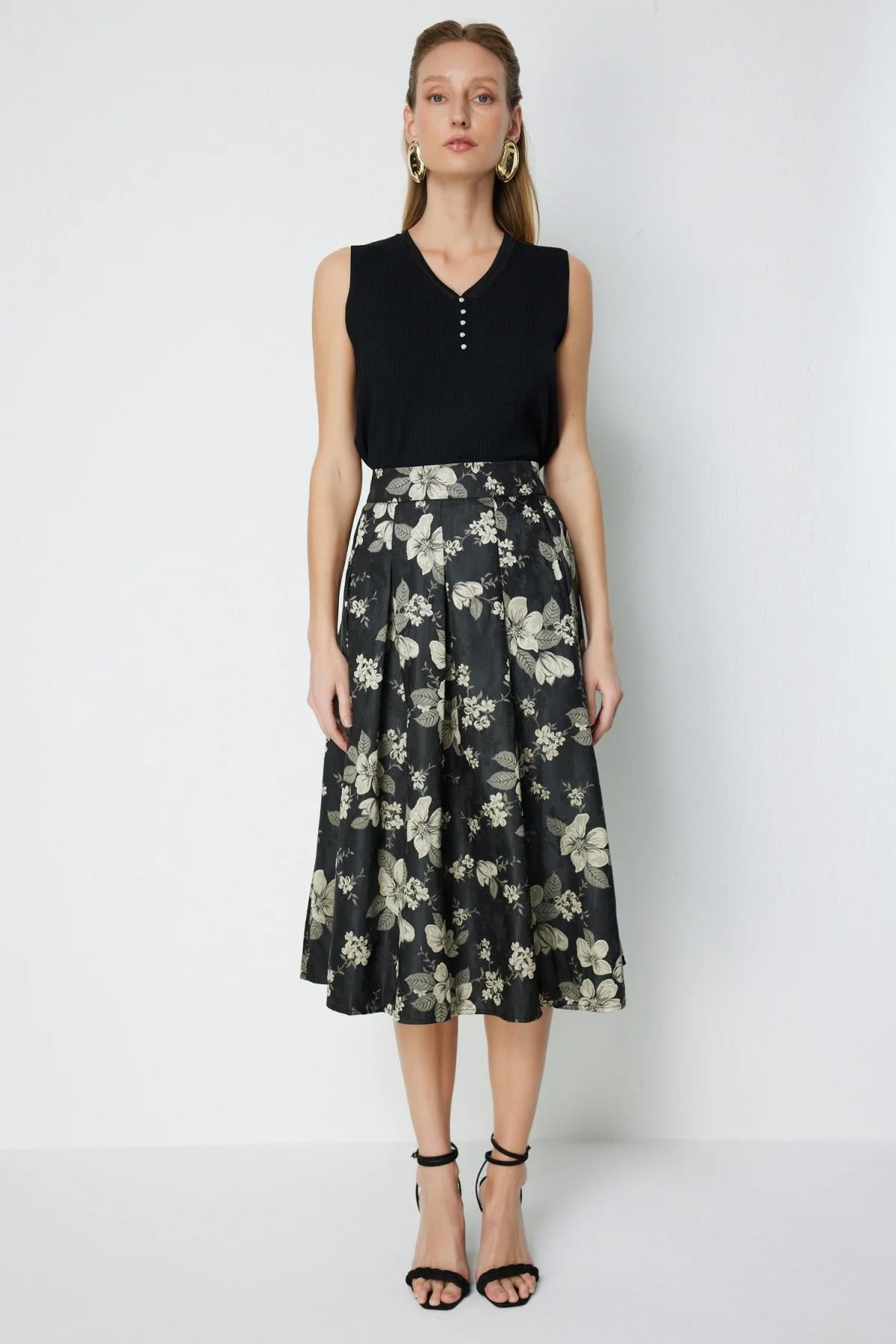 Çiçek Desenli Pileli Midi Etek