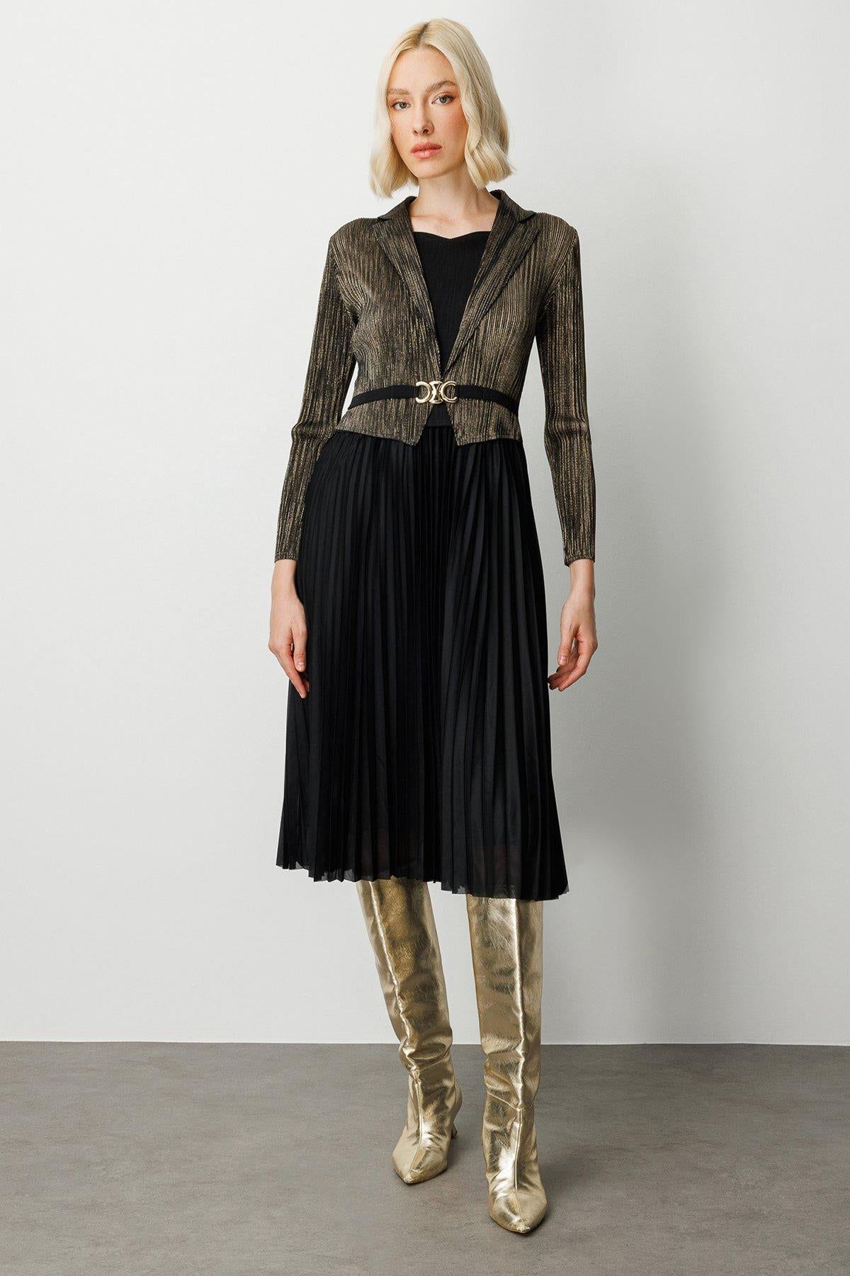 Eteği Piliseli Kalp Yaka Midi Elbise