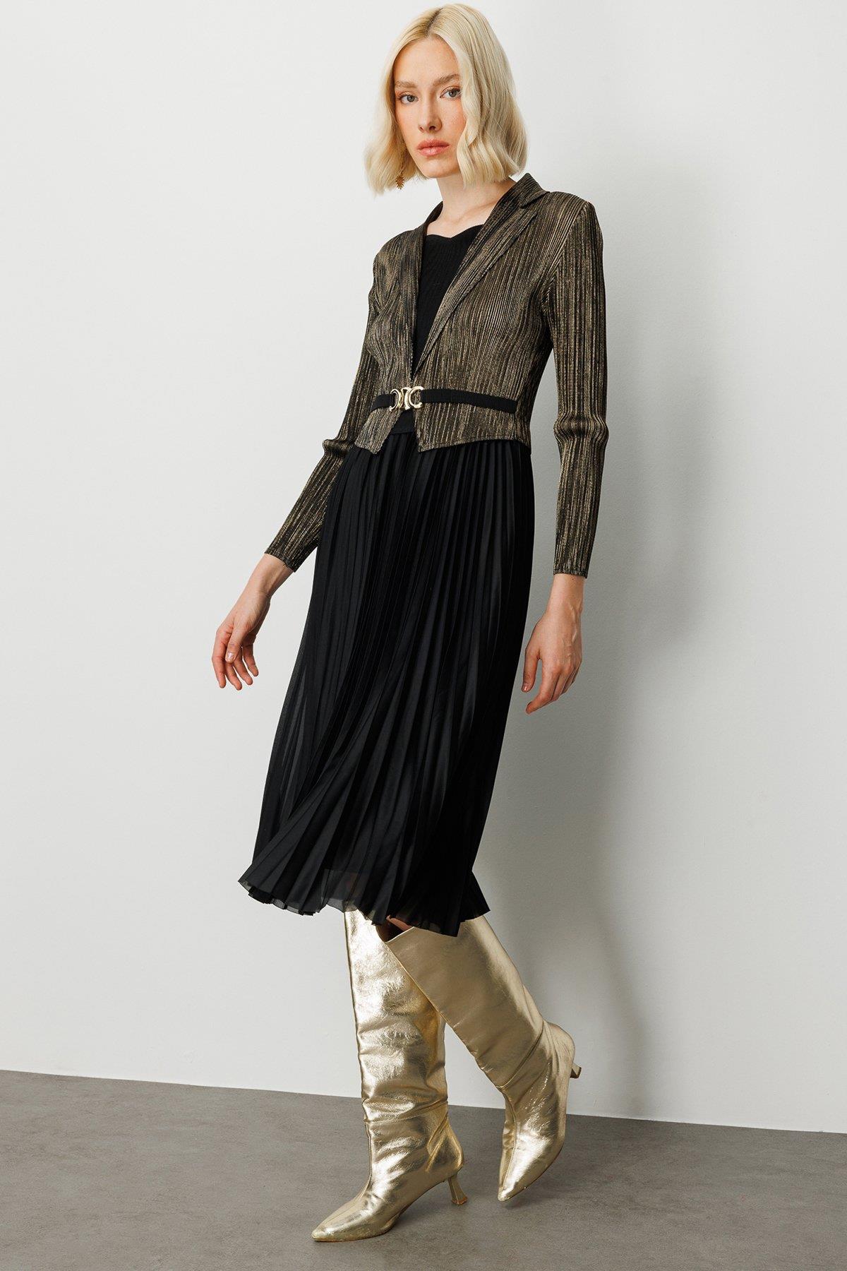 Eteği Piliseli Kalp Yaka Midi Elbise