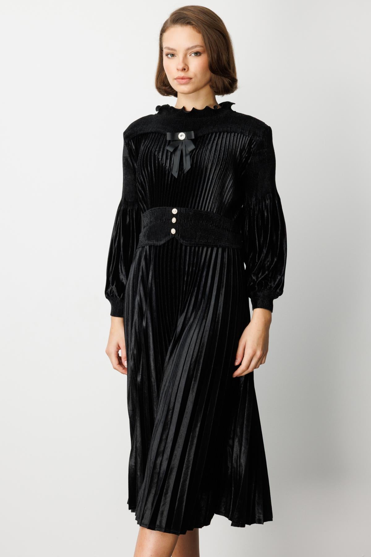 Kurdele Detaylı Piliseli Midi Boy Elbise