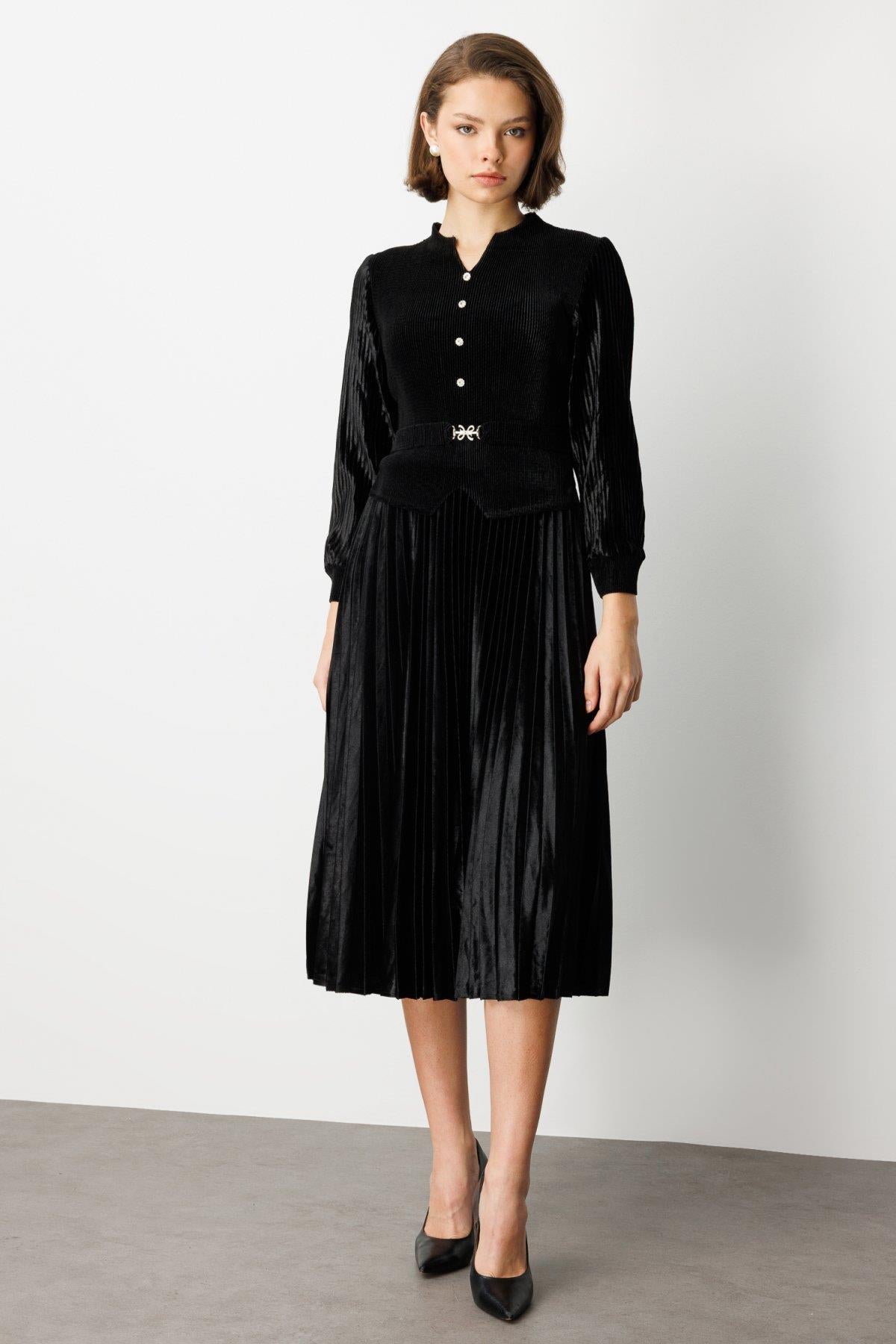 Beli Kemer Detaylı Taş Dümeli Kadife Elbise