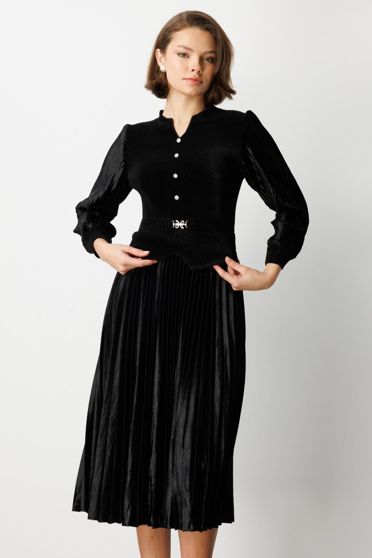 Beli Kemer Detaylı Taş Dümeli Kadife Elbise